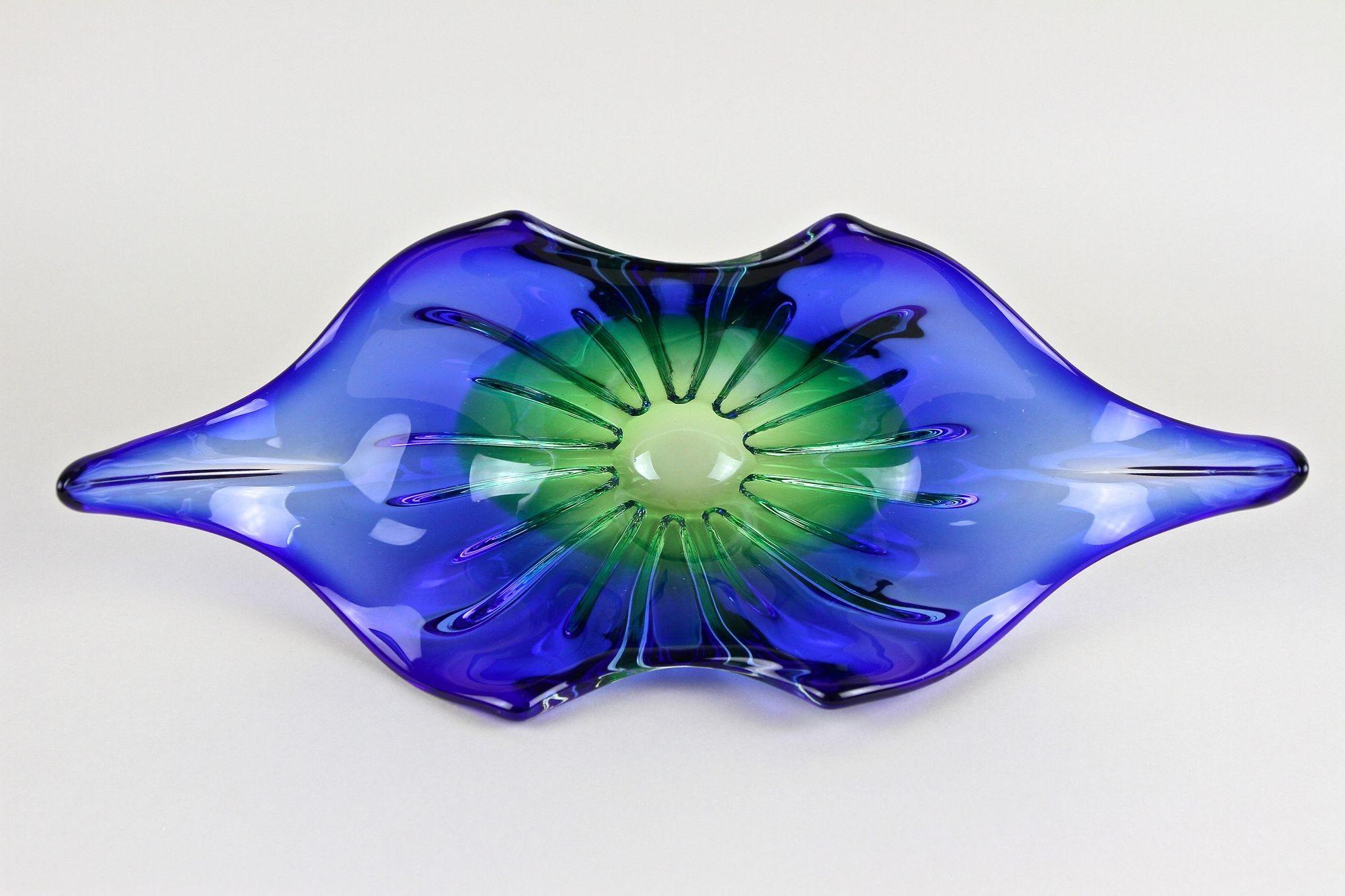 20th Century Murano Glass Bowl in Blue/ Green Tones - Mouthblown, IT ca. 1960/70 11
