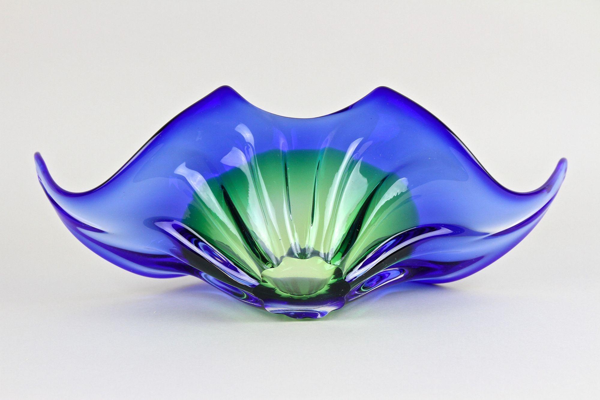 20th Century Murano Glass Bowl in Blue/ Green Tones - Mouthblown, IT ca. 1960/70 12