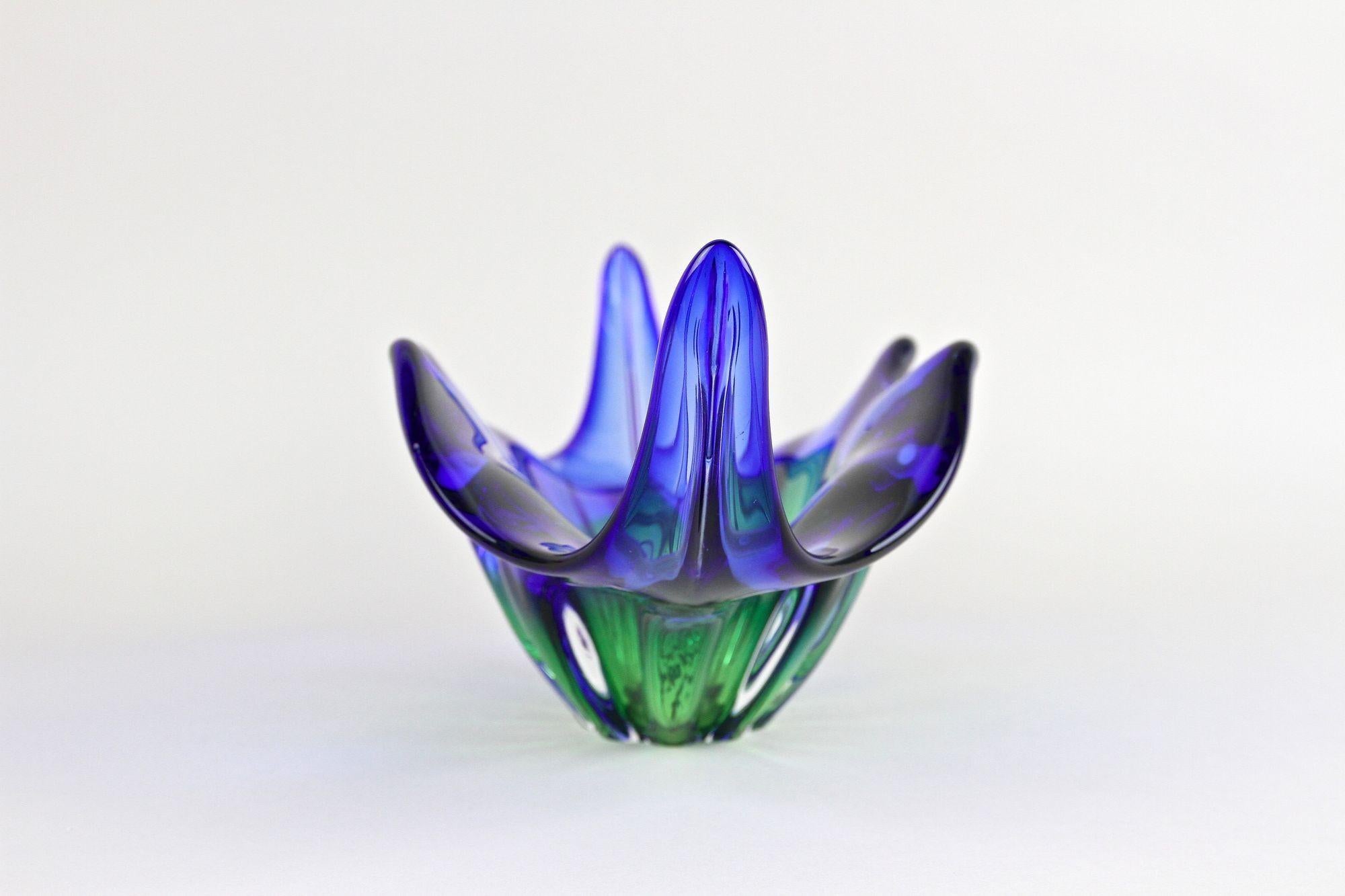 Mid-Century Modern 20th Century Murano Glass Bowl in Blue/ Green Tones - Mouthblown, IT ca. 1960/70