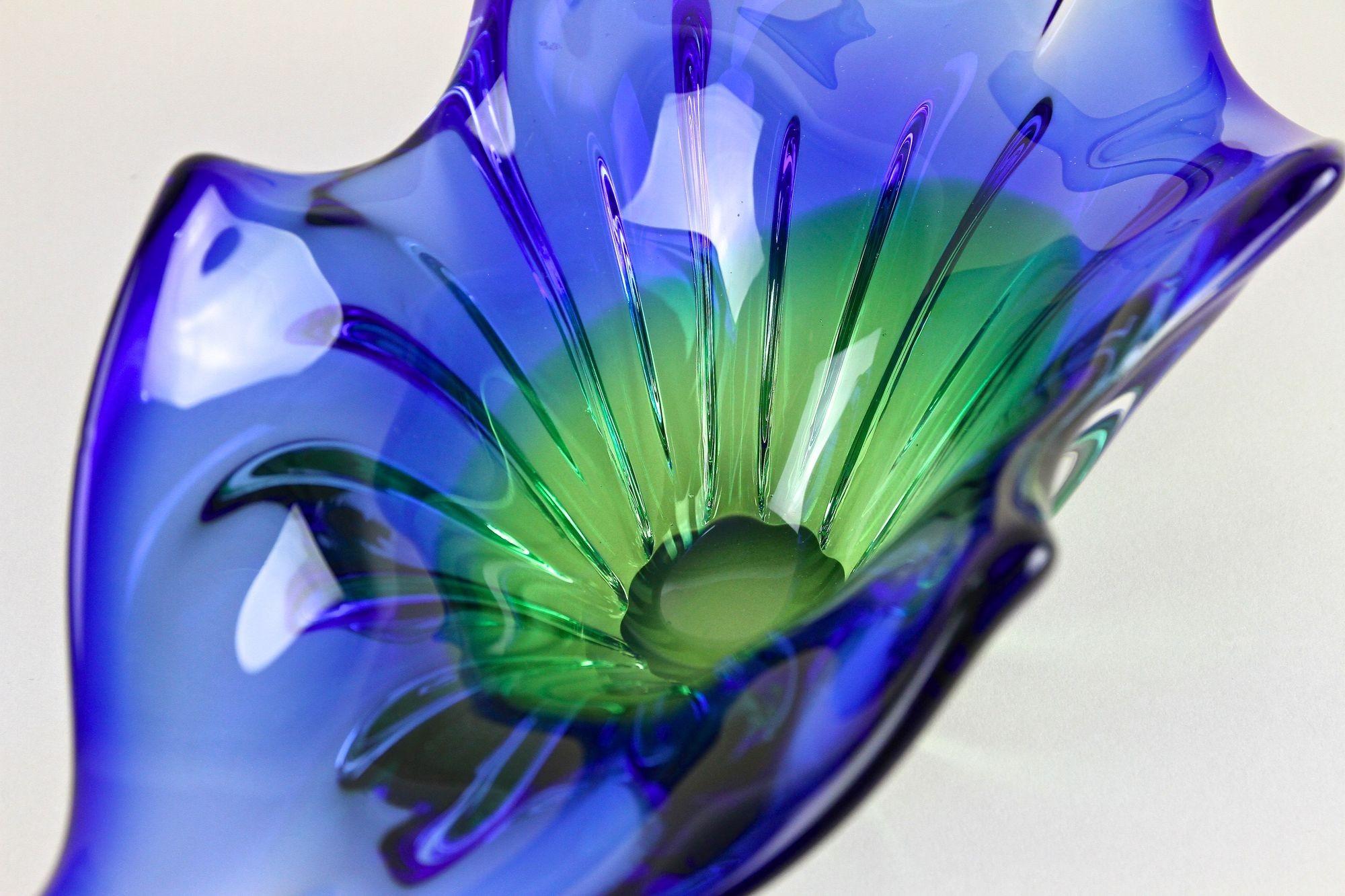 20th Century Murano Glass Bowl in Blue/ Green Tones - Mouthblown, IT ca. 1960/70 In Excellent Condition In Lichtenberg, AT