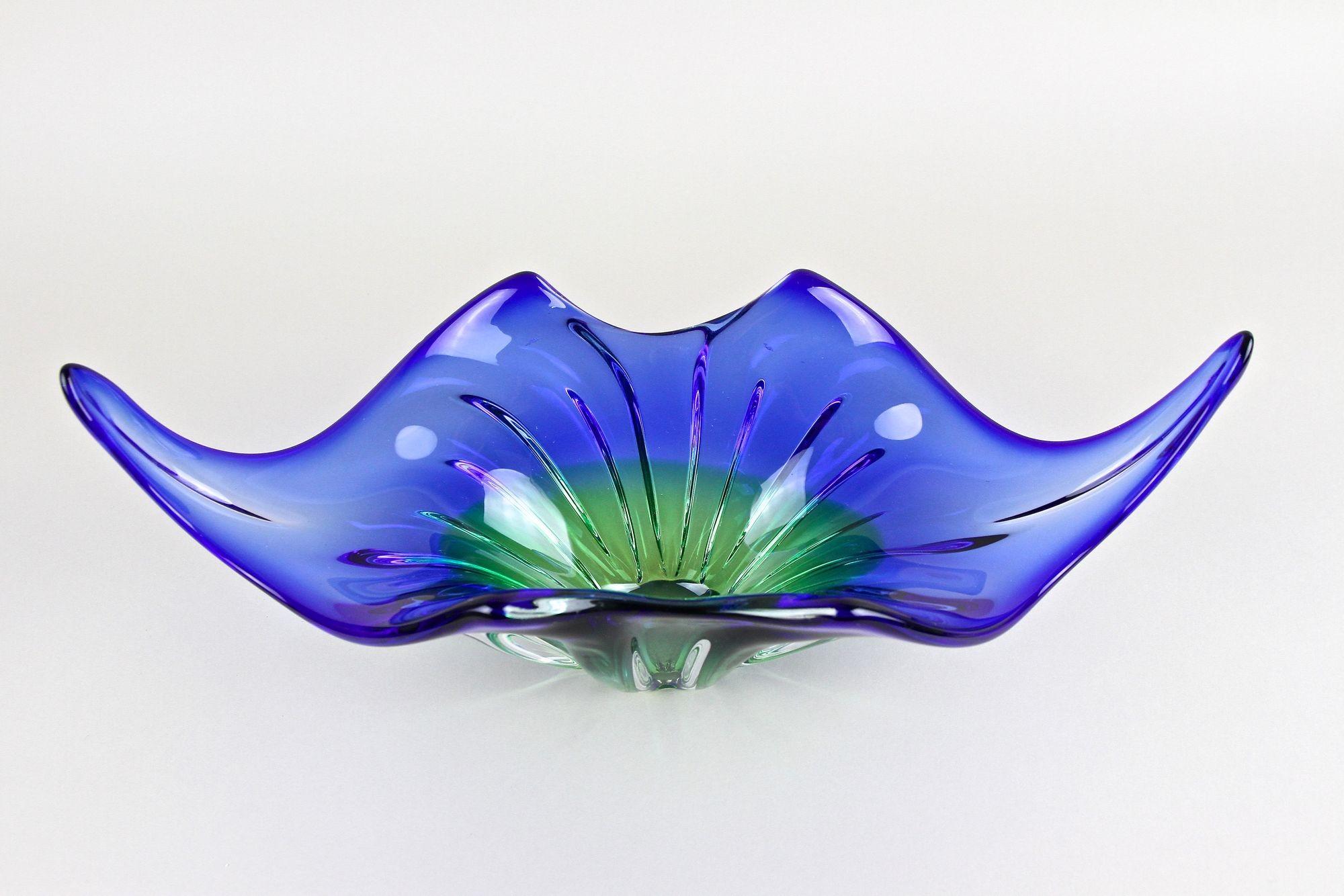 20th Century Murano Glass Bowl in Blue/ Green Tones - Mouthblown, IT ca. 1960/70 3
