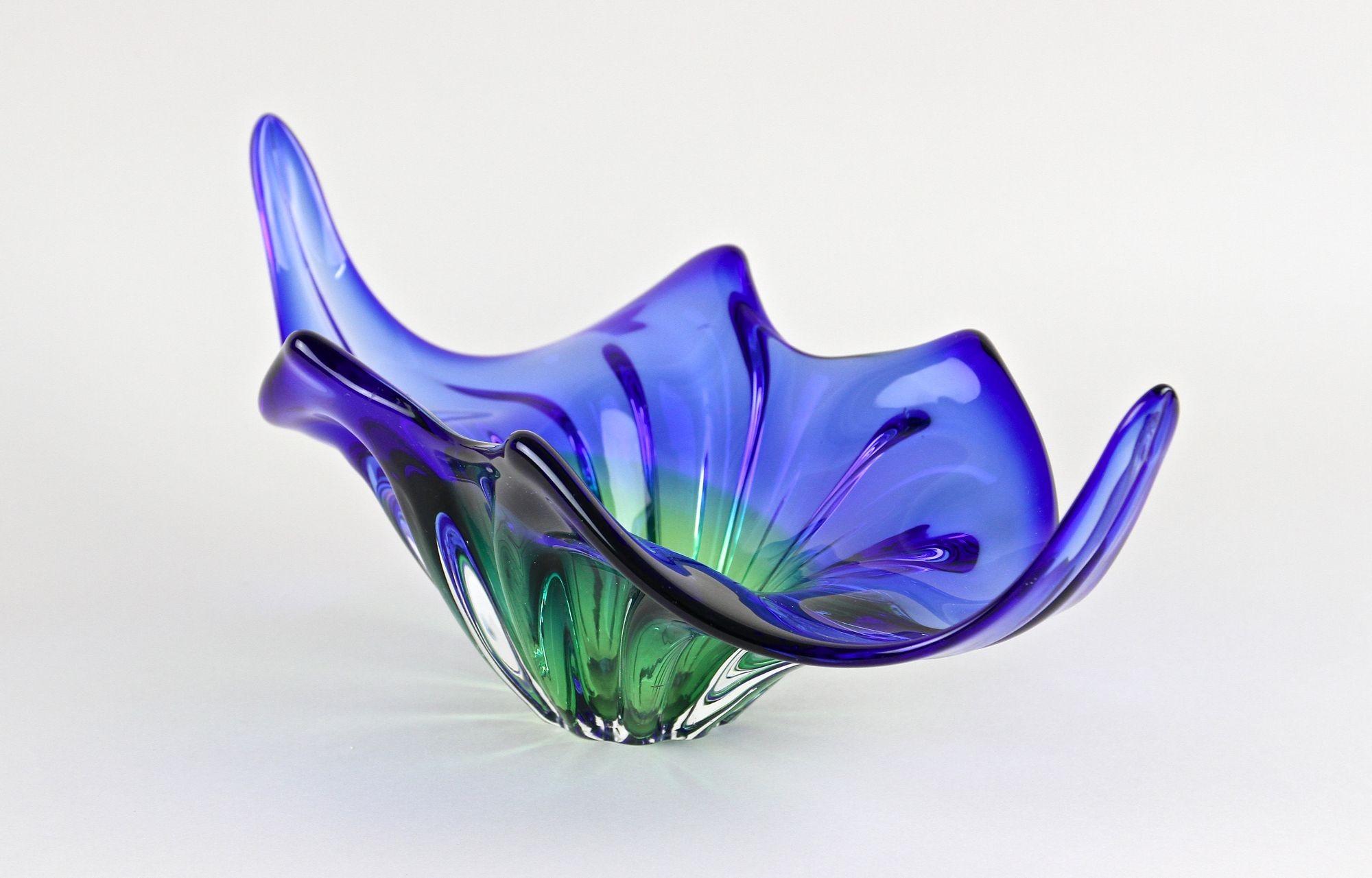 20th Century Murano Glass Bowl in Blue/ Green Tones - Mouthblown, IT ca. 1960/70 4
