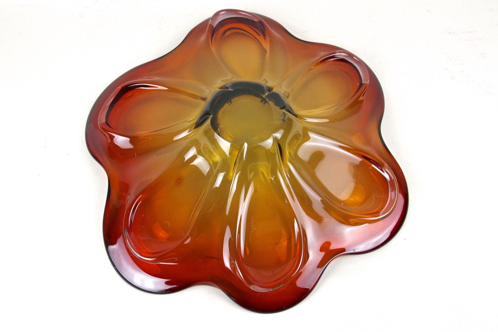 20th Century Murano Glass Centerpiece/ Bowl, Red/ Amber Colored, IT ca. 1970 For Sale 4