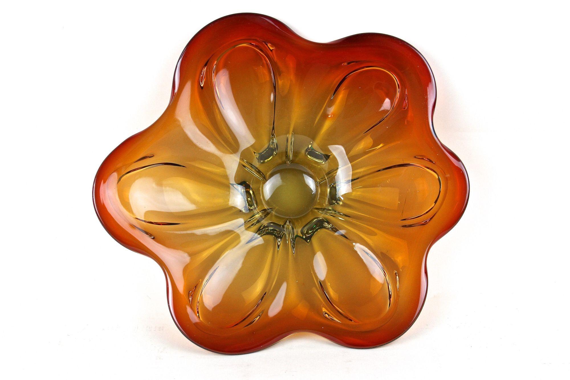 20th Century Murano Glass Centerpiece/ Bowl, Red/ Amber Colored, IT ca. 1970 For Sale 7