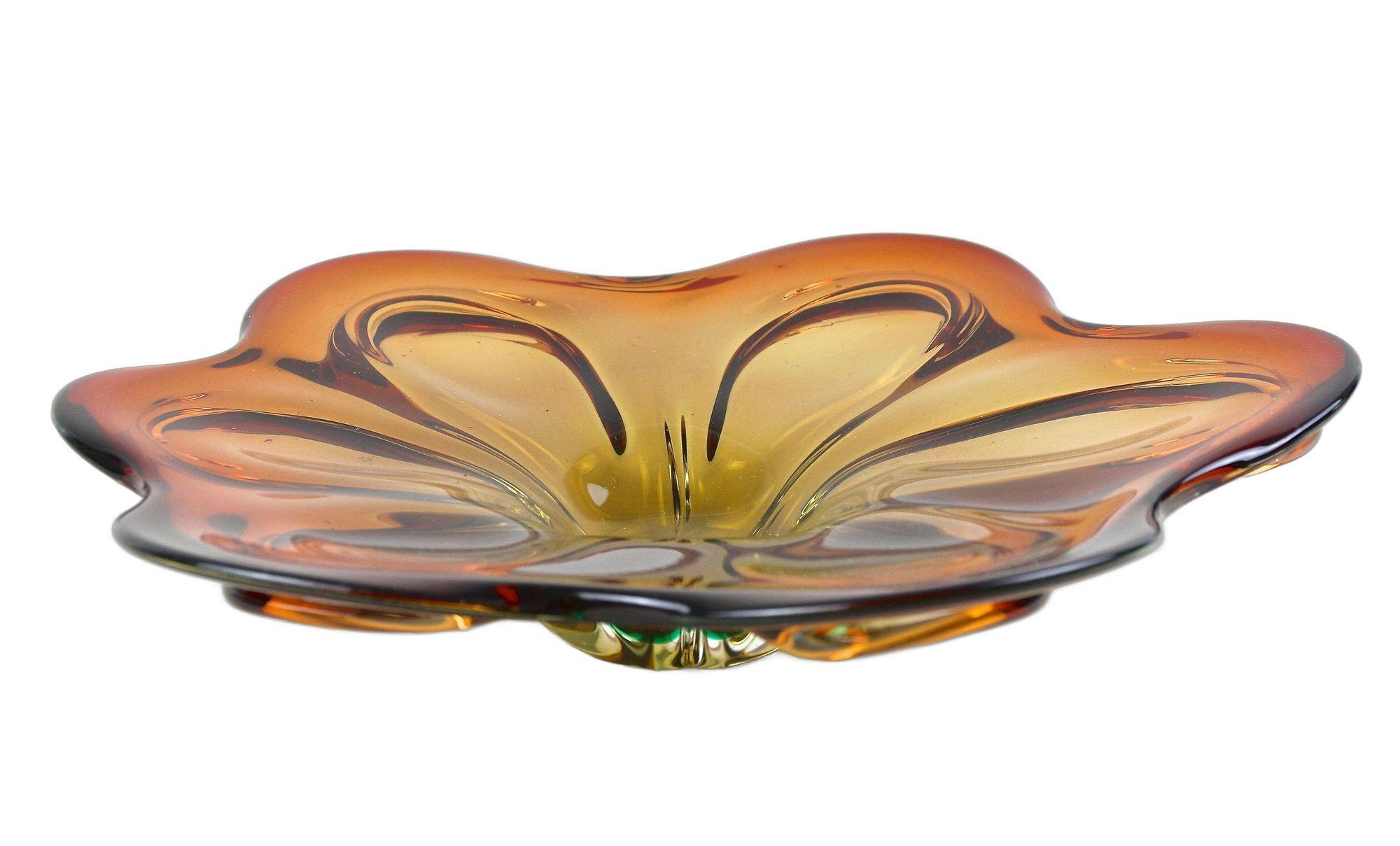 Very decorative, large Murano glass centerpiece/ bowl/ plate out the renowed workshops of Sommerso Murano in Italy. Artfully handcrafted in the late mid century period around 1970, this exceptional piece of Italian glass art impresses with its