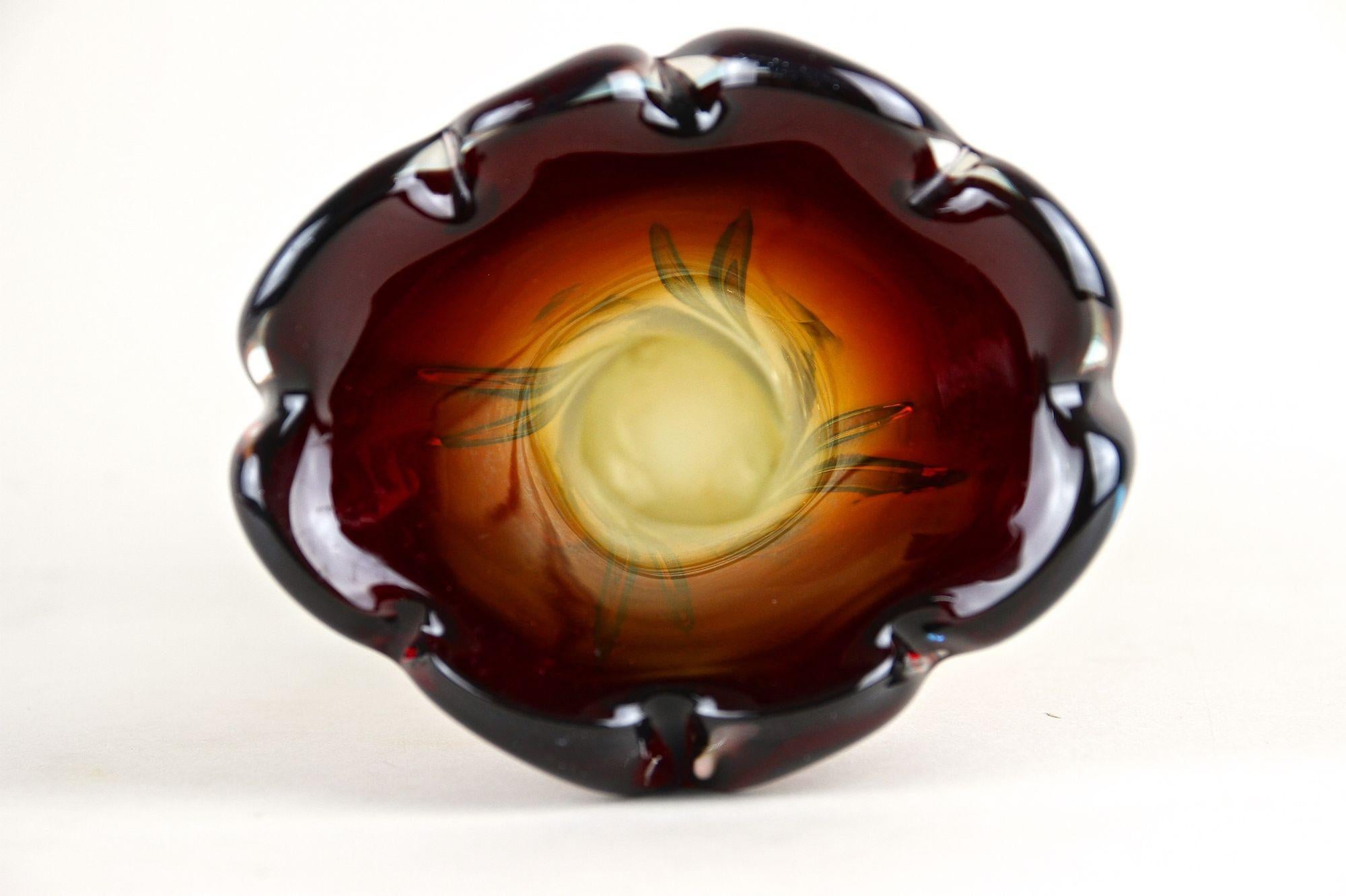 Murano-Glasvase des 20. Jahrhunderts - Bernstein/Dunkelrot/Blau, Mitte des Jahrhunderts, IT ca. 1960 im Angebot 11