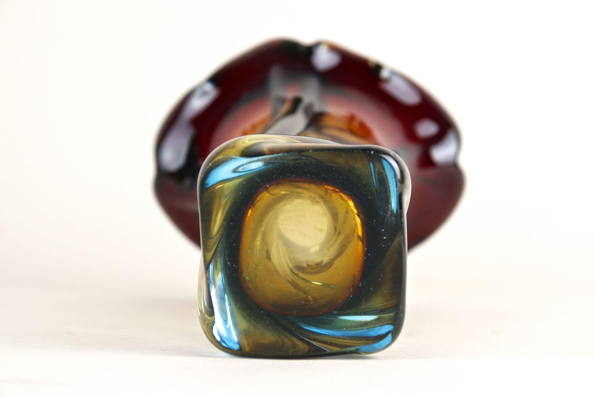 Murano-Glasvase des 20. Jahrhunderts - Bernstein/Dunkelrot/Blau, Mitte des Jahrhunderts, IT ca. 1960 im Angebot 13