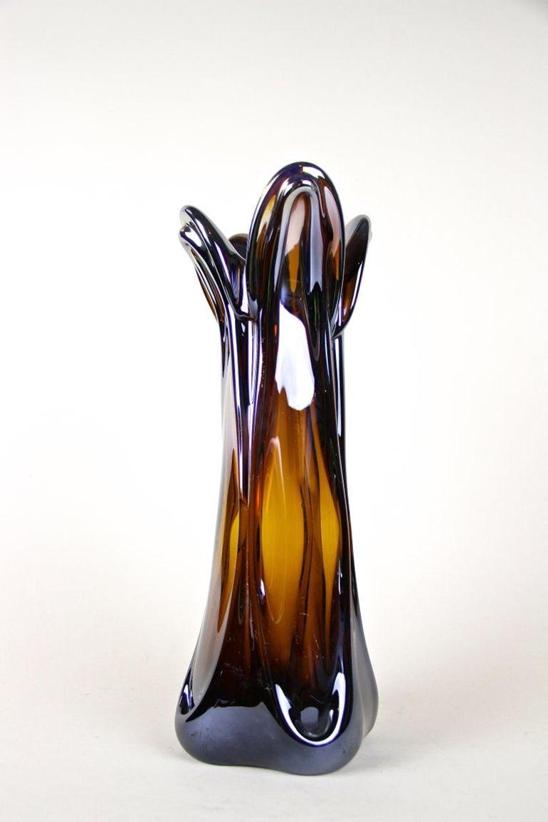 Vase en verre de Murano du 20e siècle avec effet chromé irisé, IT circa 1970 en vente 1
