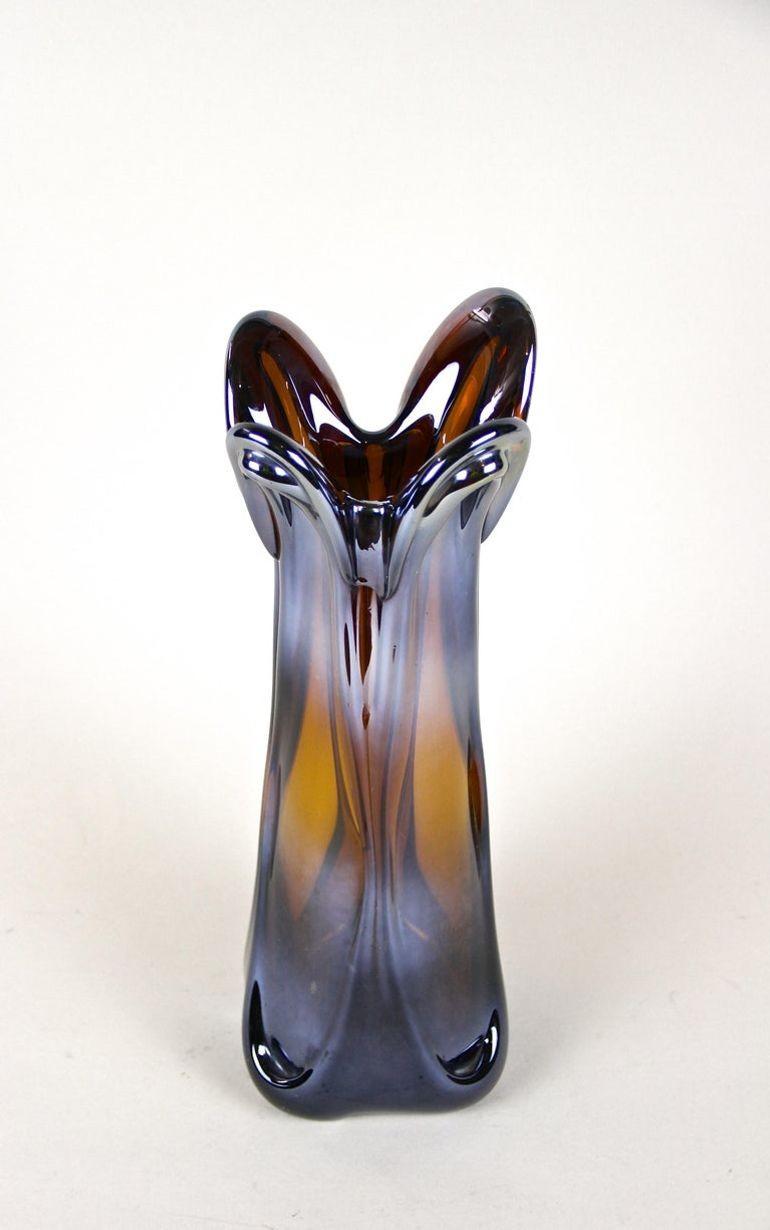 Vase en verre de Murano du 20e siècle avec effet chromé irisé, IT circa 1970 en vente 3
