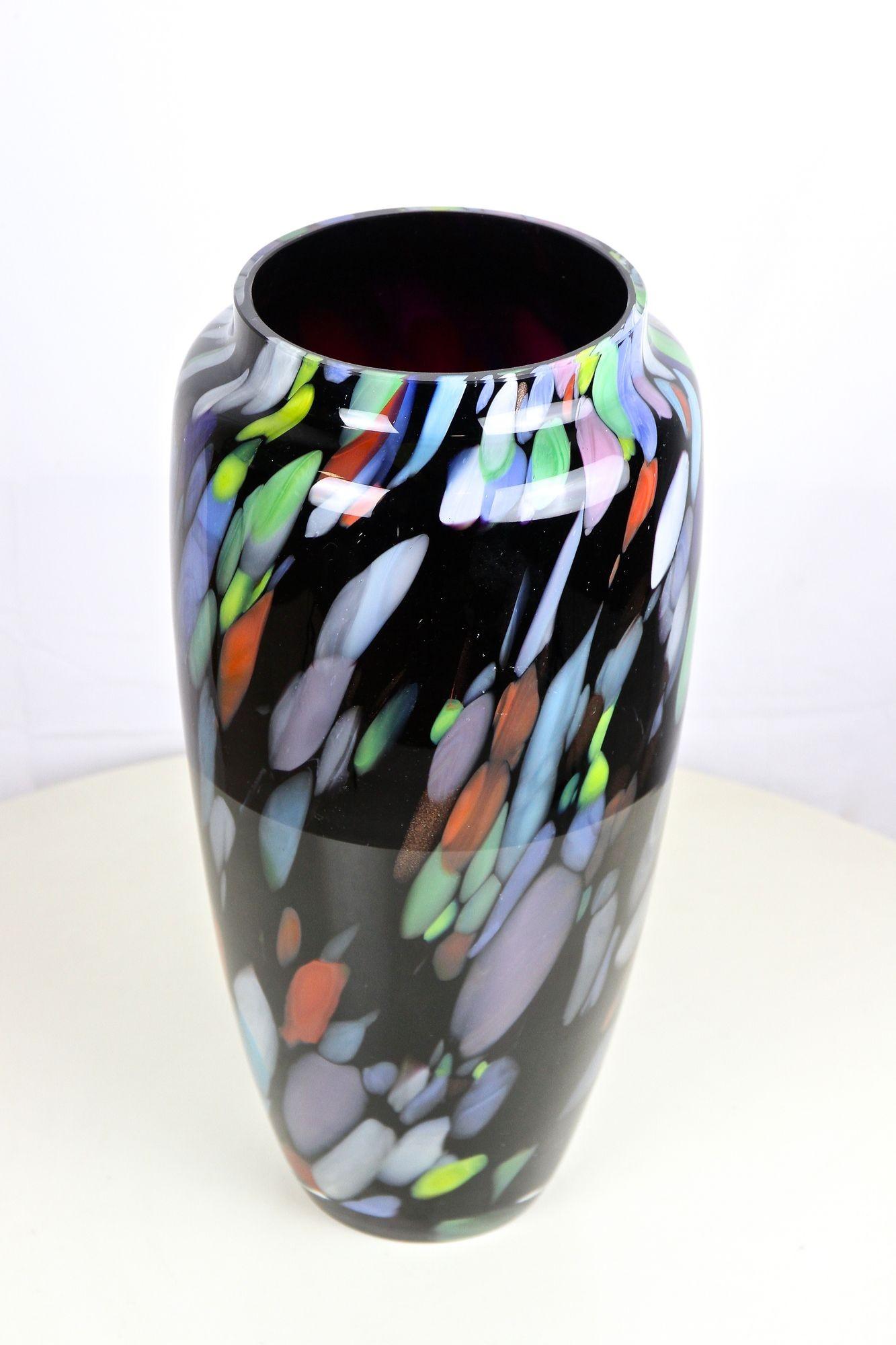 20th Century Murano Glass Vase With Spots Of Colors, Italy circa 1975 For Sale 9