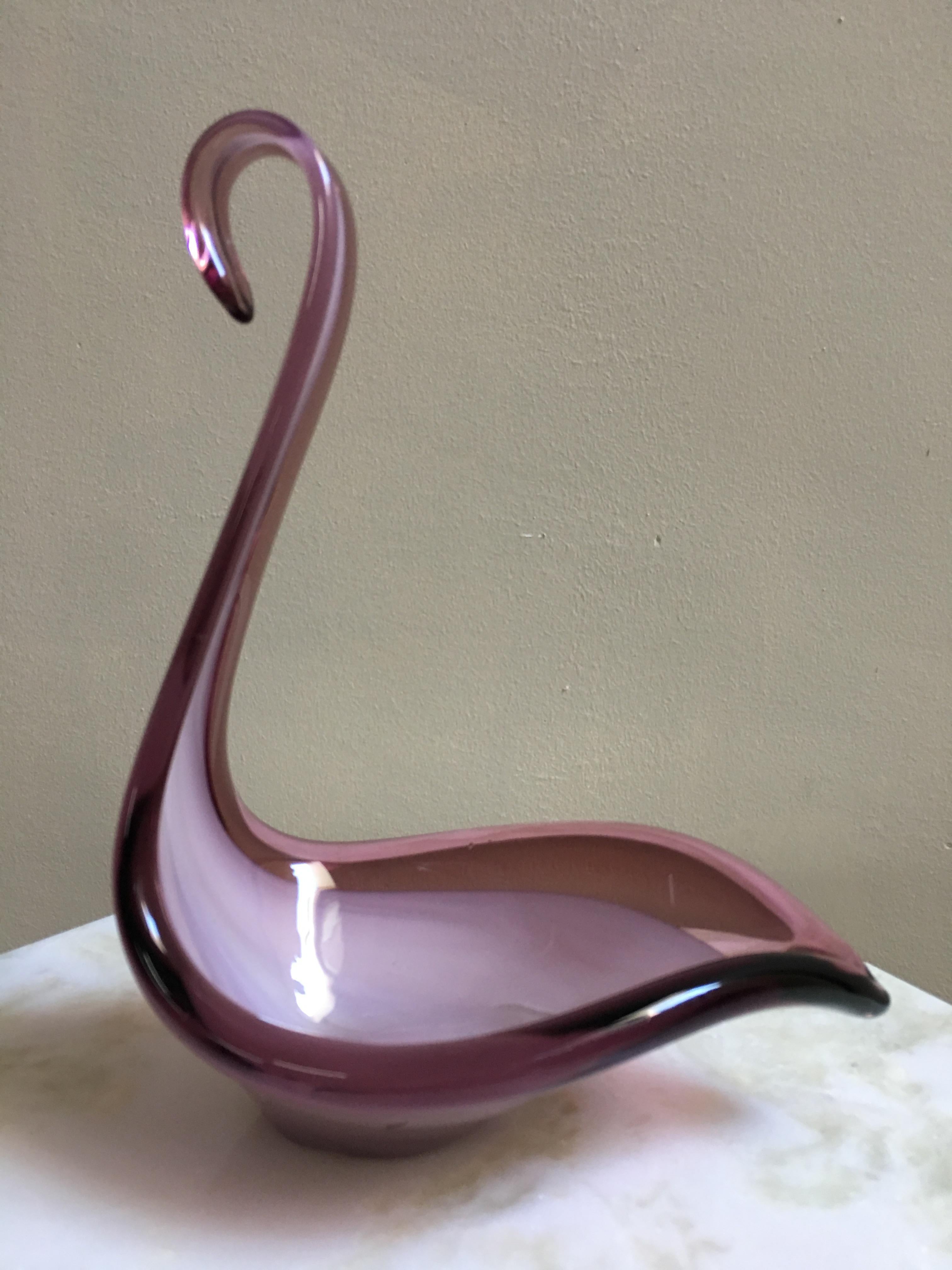 Mid-Century Modern 20th Century Murano Purple and Violet Swan Italian Art Glass Sculpture For Sale