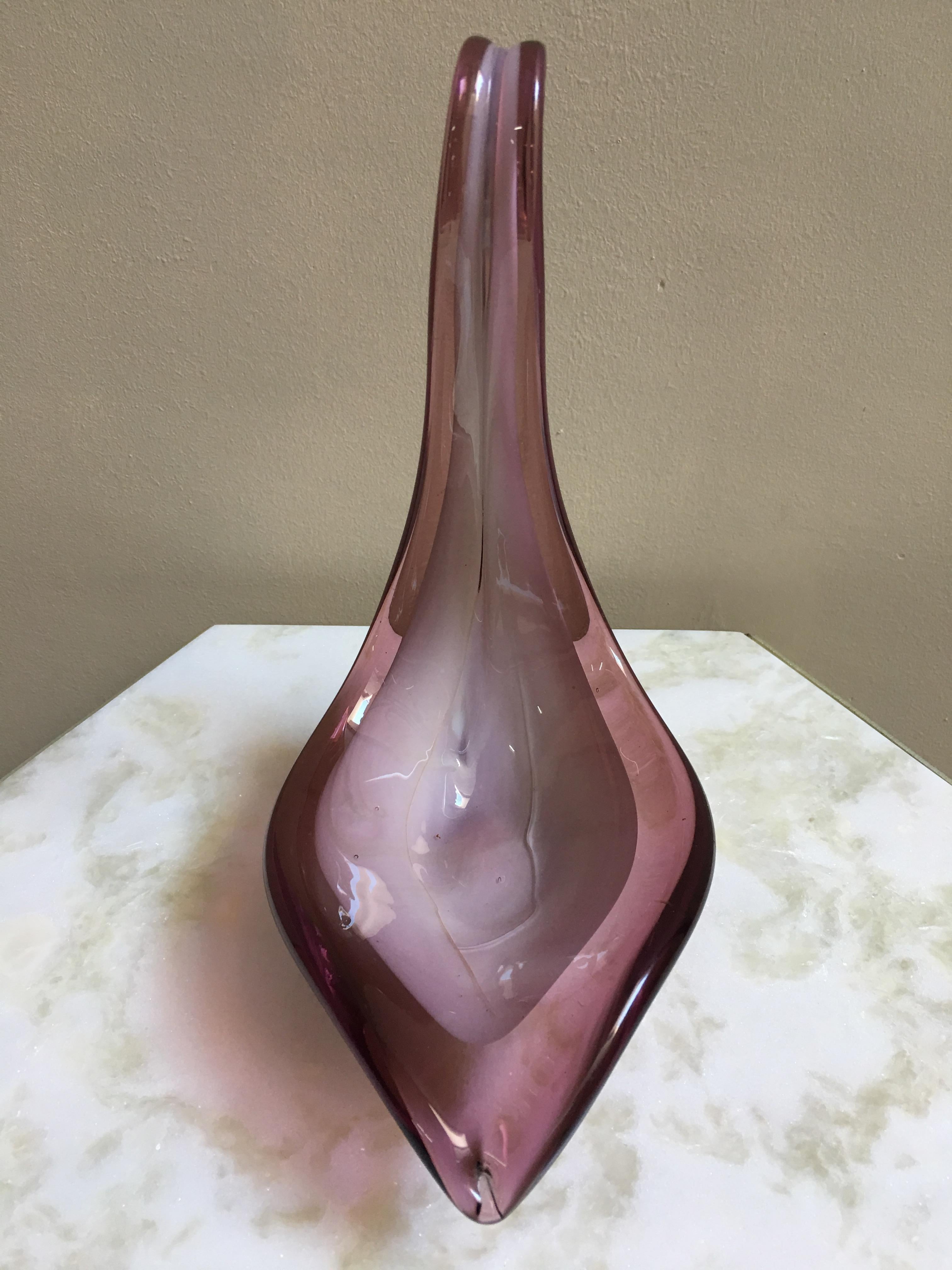 Sculpture en verre d'art italien du 20e siècle, Murano, avec un cygne pourpre et violet en vente 1