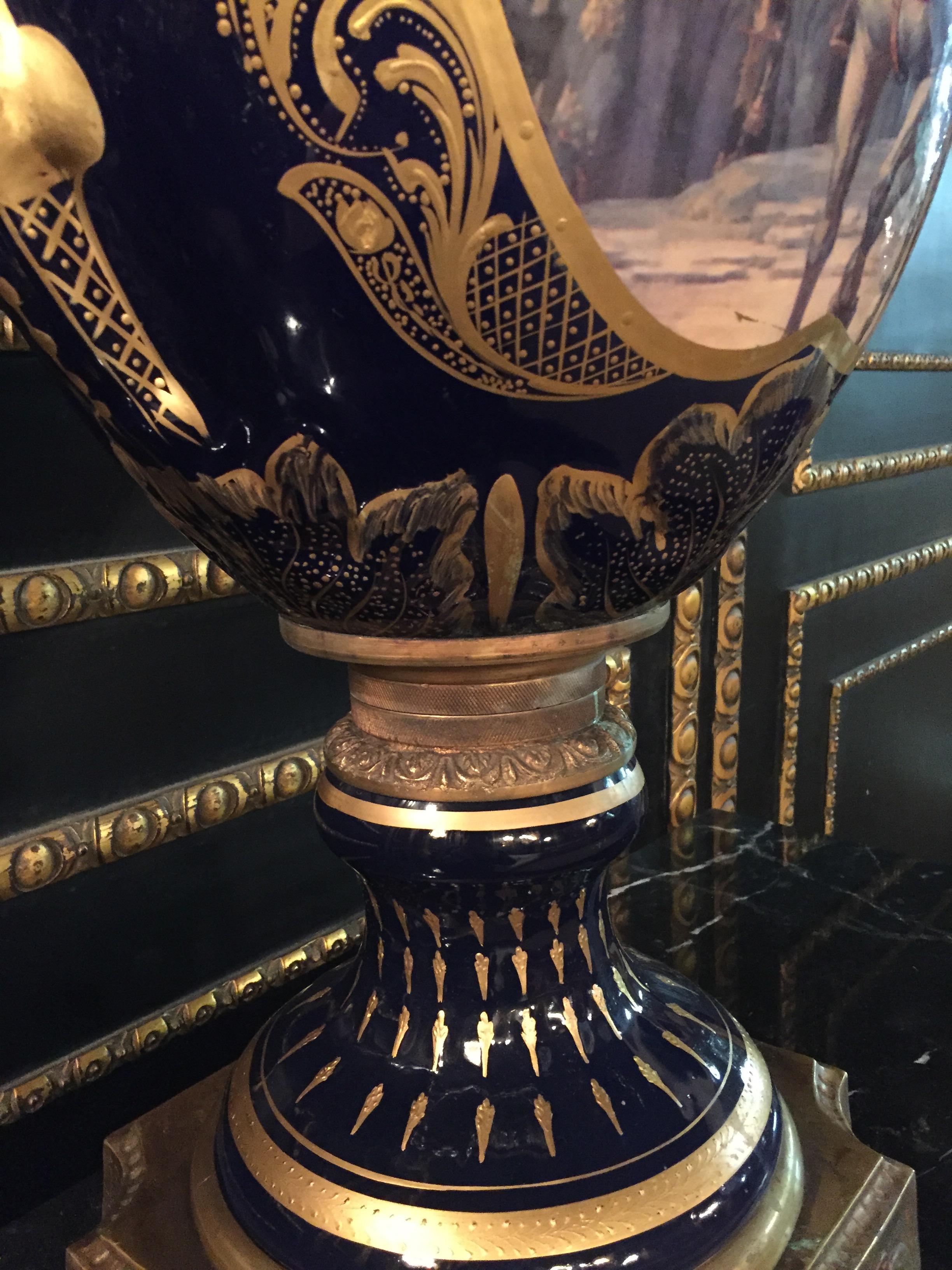 20th Century Napoleon Bonaparte Sèvre Pompe Lidded Vase (20. Jahrhundert)