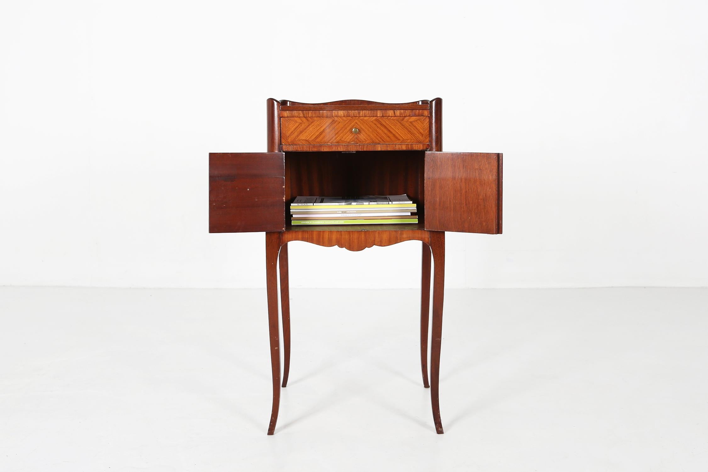 France / 1950 / nightstand / wood / Napoleon III / Romantic / Antique

Napoleon III style small cabinet or nightstand with some nice marquetry inlay wood and wooden details. Crafted in the 1950s in France. This very decorative and elegant piece with
