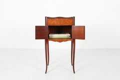 Petite commode Napoléon III du 20ème siècle en Wood Wood avec marqueterie