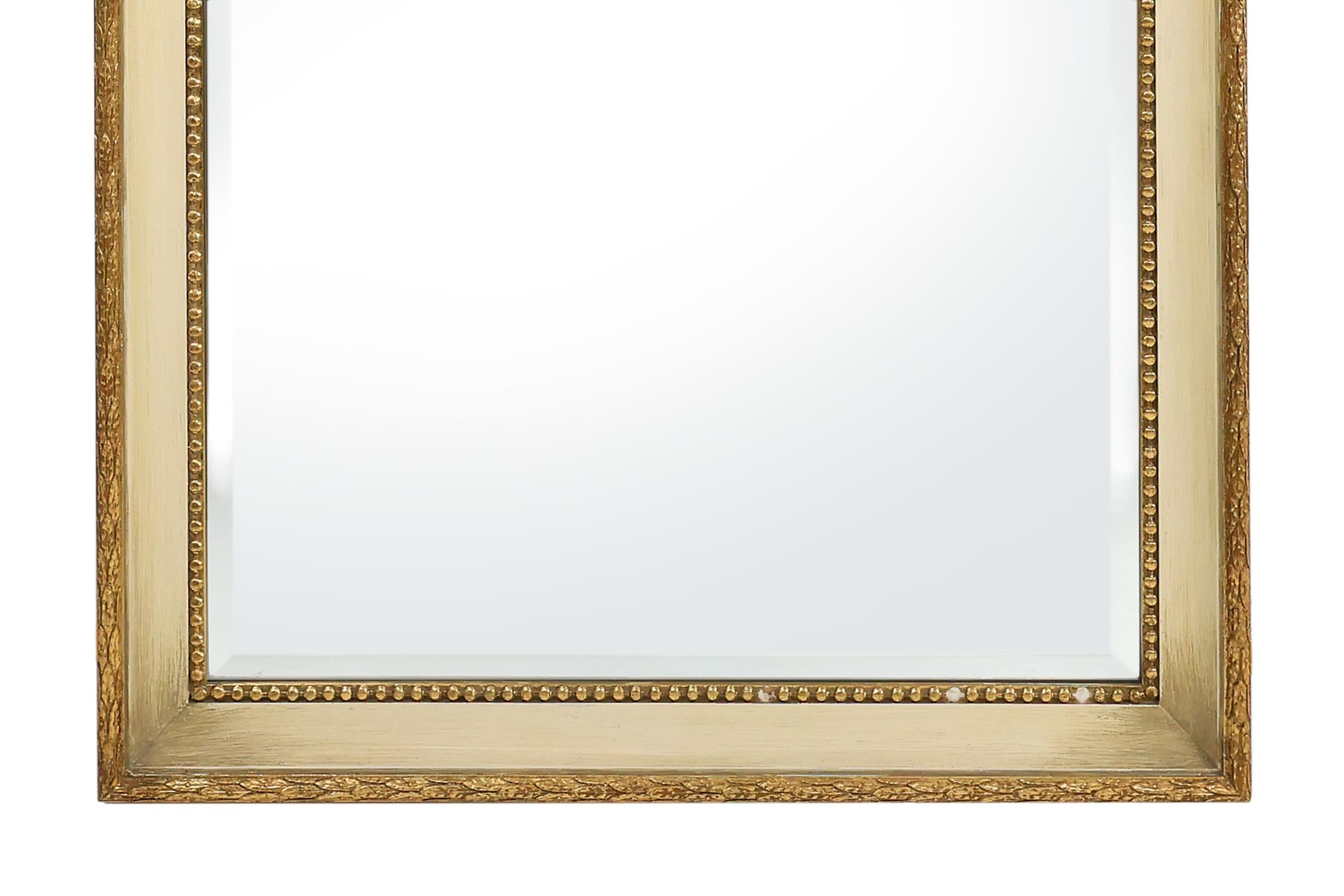 20ème siècle Miroir de style Napoléon III en bois avec miroir à facettes, France en vente 1