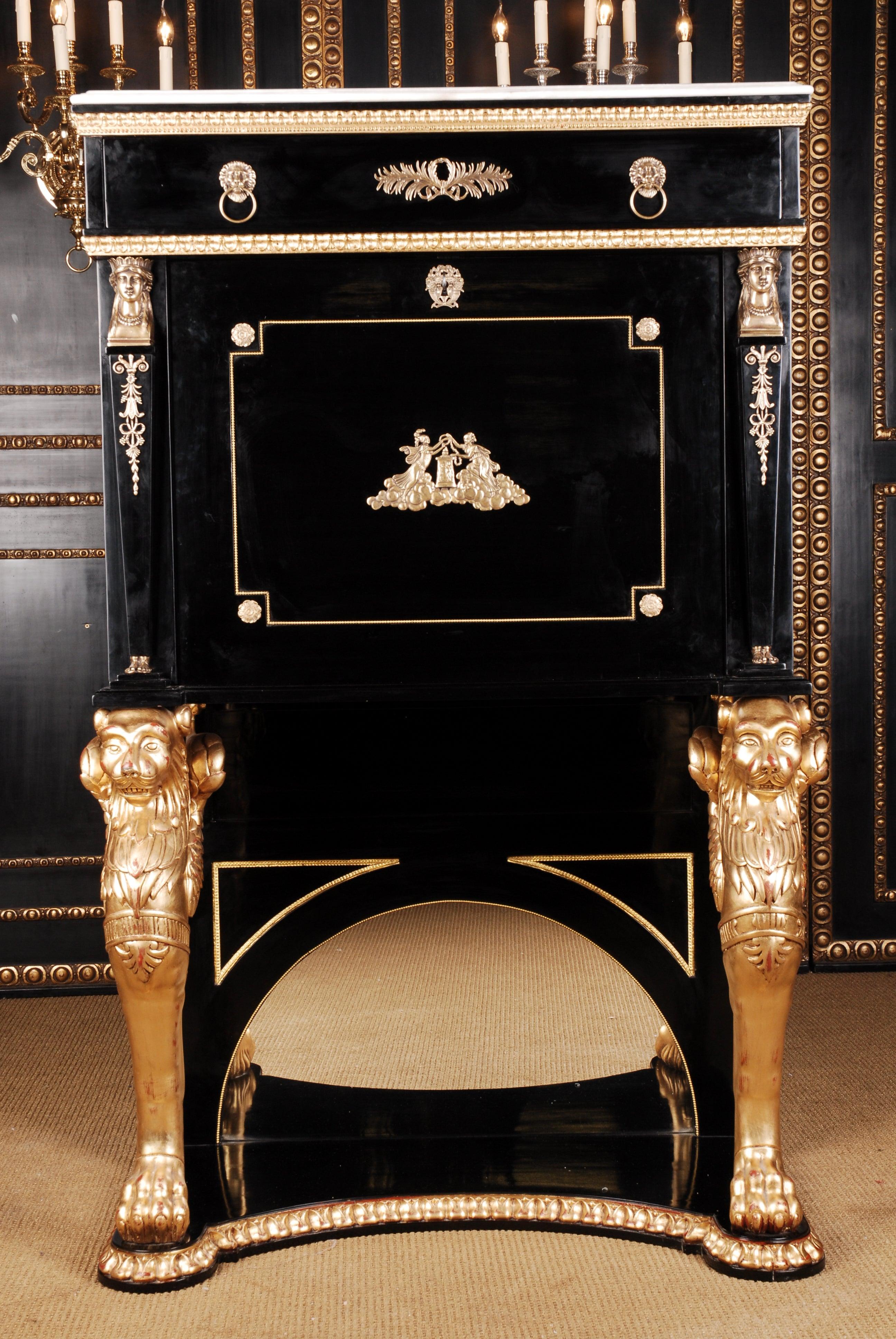 Carved, bent base plate. Two winged, plastically carved. Bole gilded chimera made of solid beechwood arranged on the left and right flush. Behind it is an arched, multifaceted mirror. The rectangular body with fold-out writing plate is flanked by