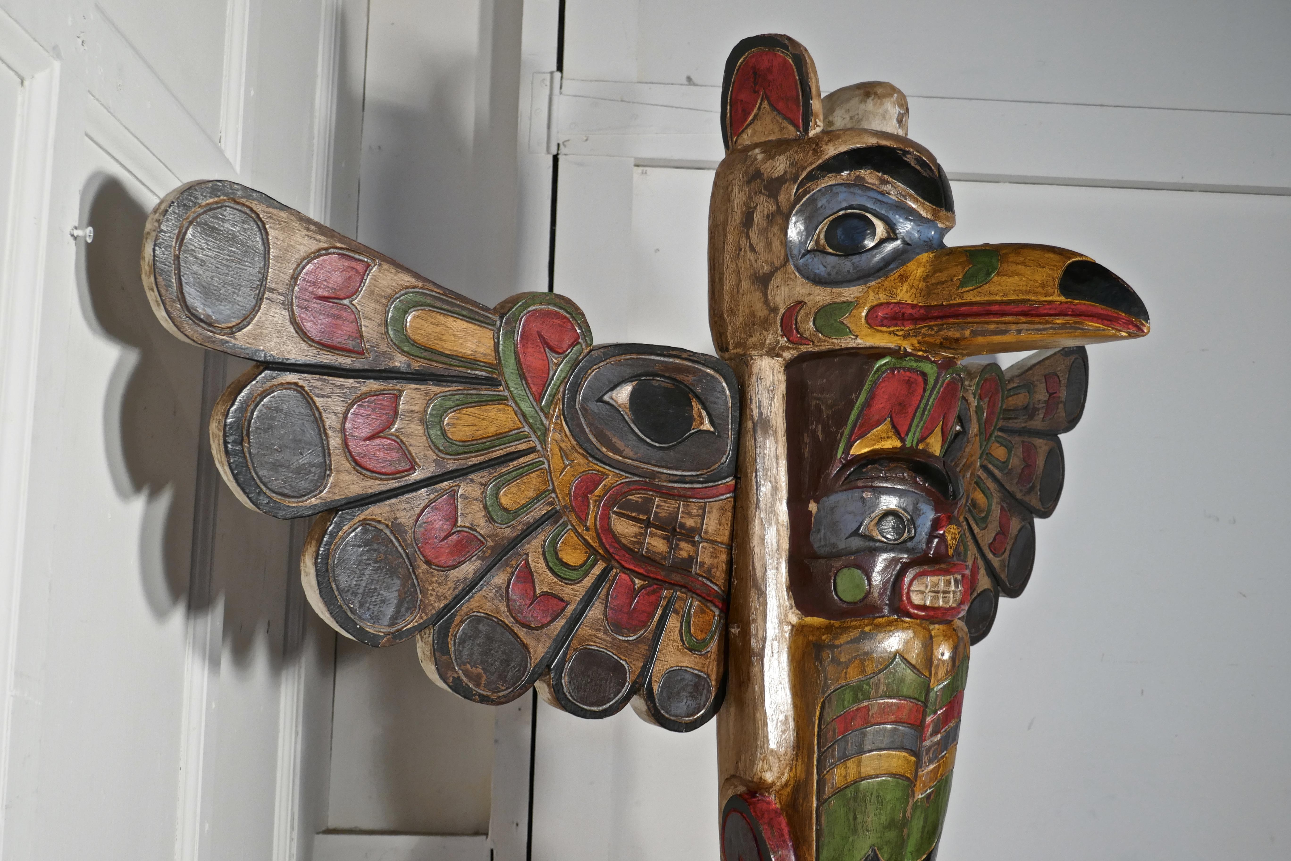 Tótem pintado de los indios americanos del siglo XX

Tótem animal pintado de casi 2 metros. Se cree que los tótems animales tienen un significado espiritual. Velar por las tribus y familias indígenas del noroeste del Pacífico. 

Este tótem