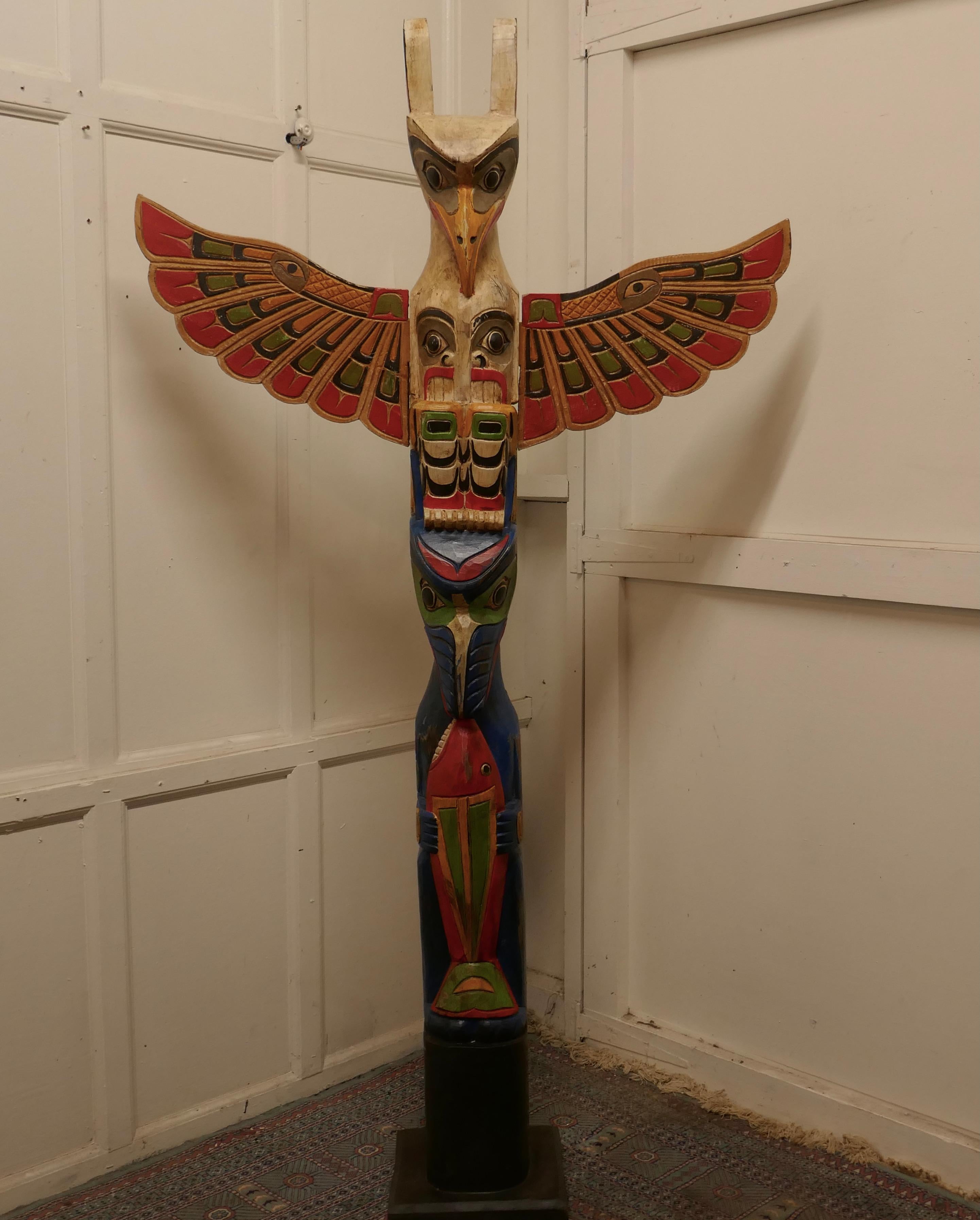 20th Century Native American Painted TOTEM Pole In Good Condition In Chillerton, Isle of Wight