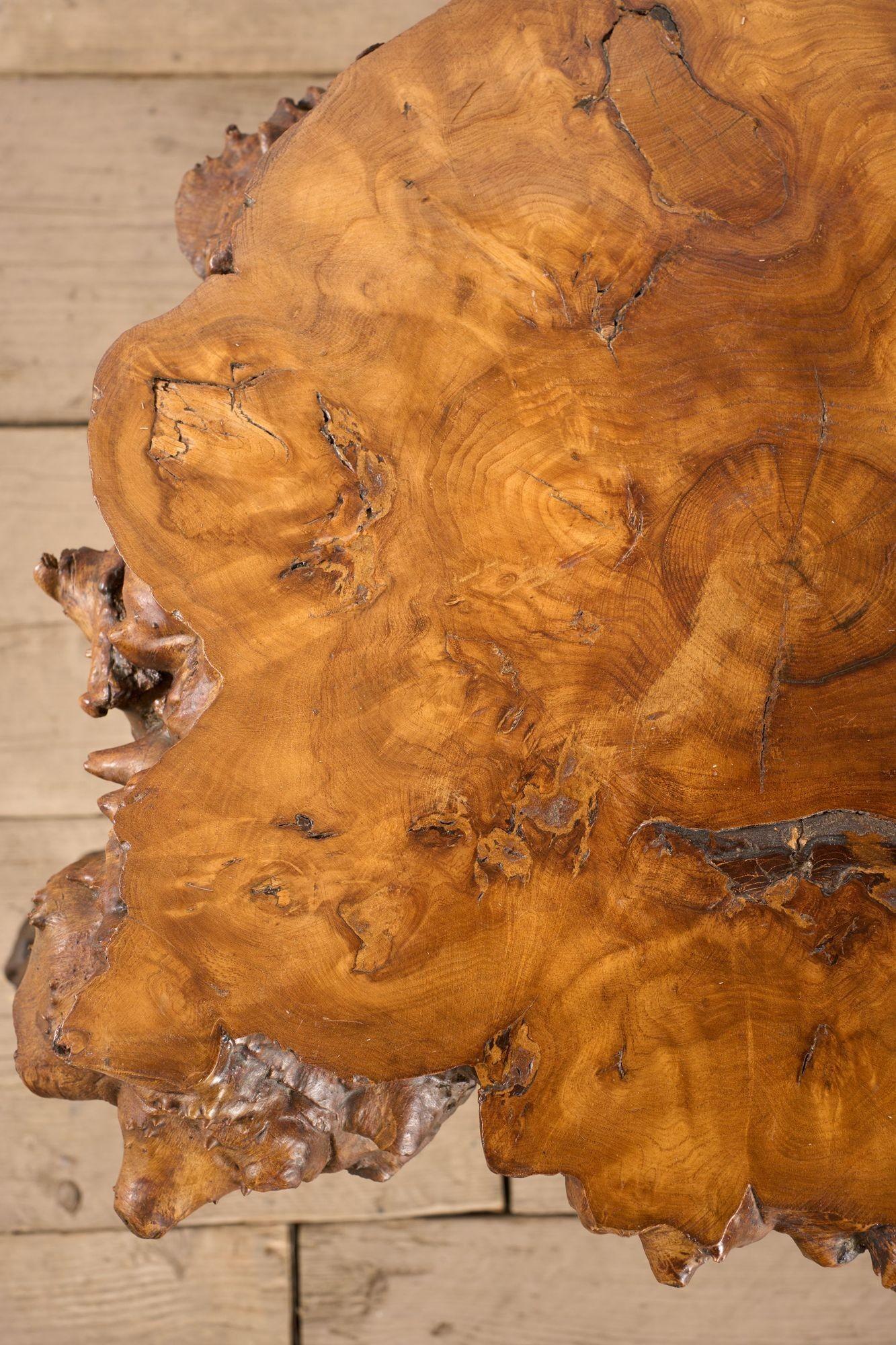 Siglo XX Mesa de centro de raíz naturalista en venta 1