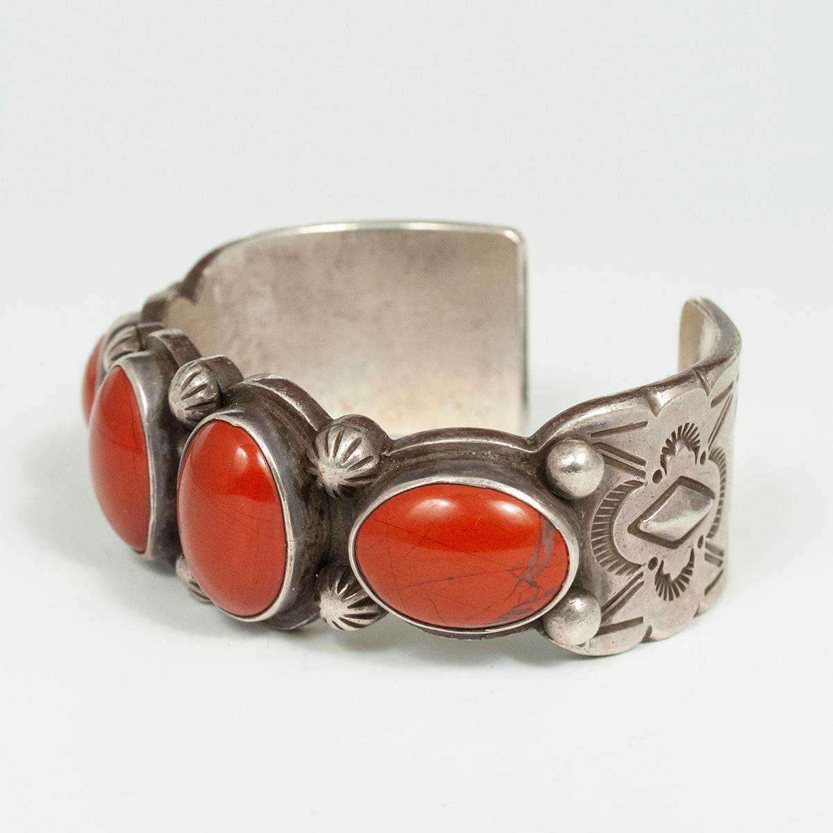 Bracelet d'orfèvrerie Navajo du 20e siècle Sadie Calvin en jaspe et argent en vente 1