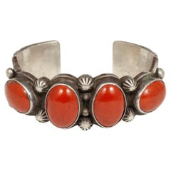 Pulsera de jaspe y plata de la orfebre navajo del siglo XX Sadie Calvin