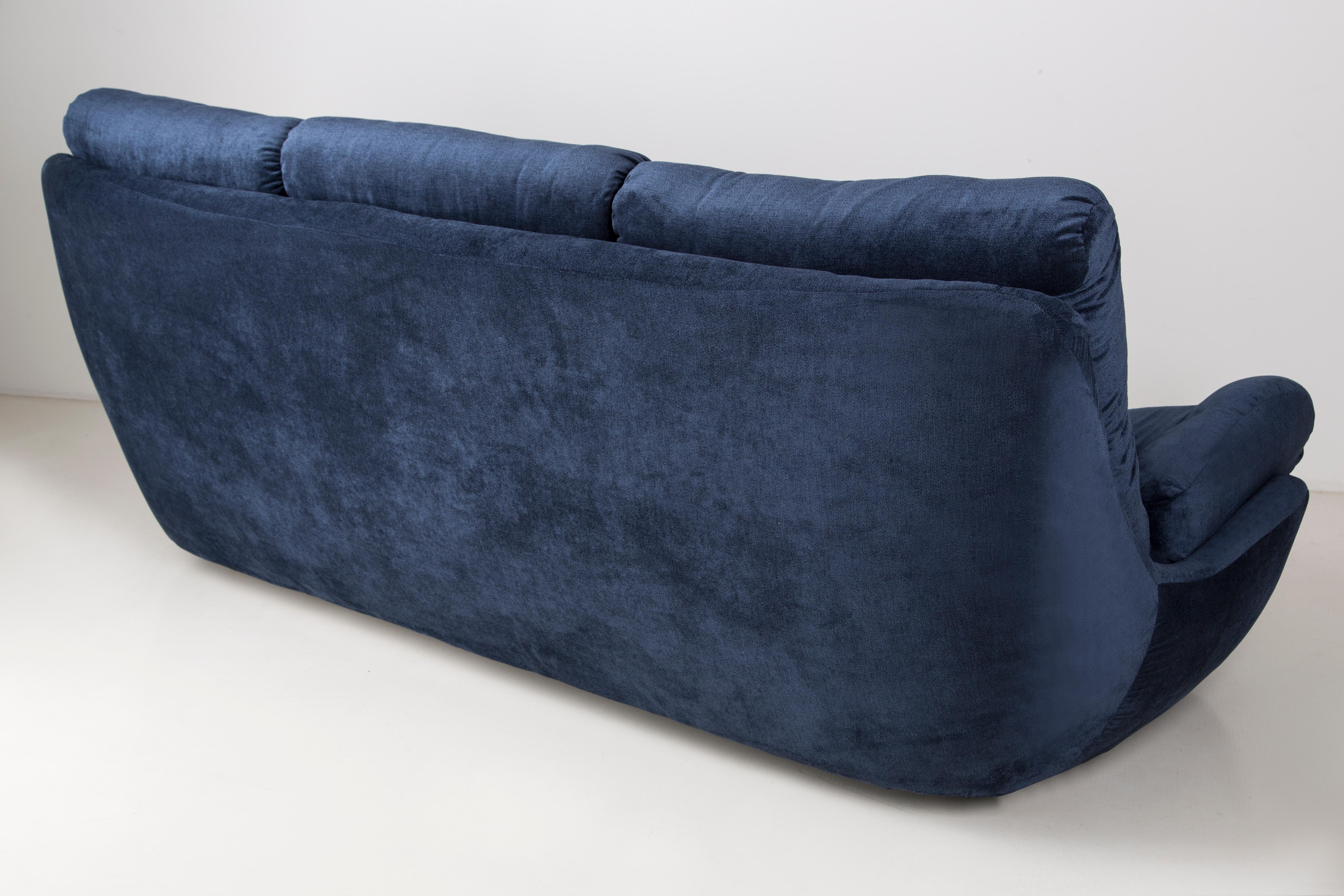 Mid-Century Modern 20th Century Navy Blue Velvet Atlantis Sofa, 1960s For Sale