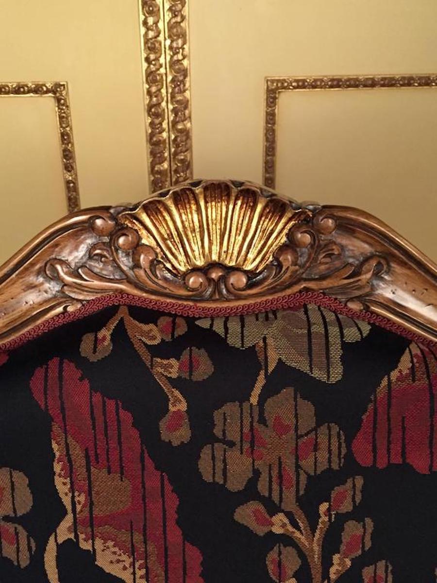 Bois Paire de fauteuils néo-baroque du 20e siècle, en noyer massif en vente