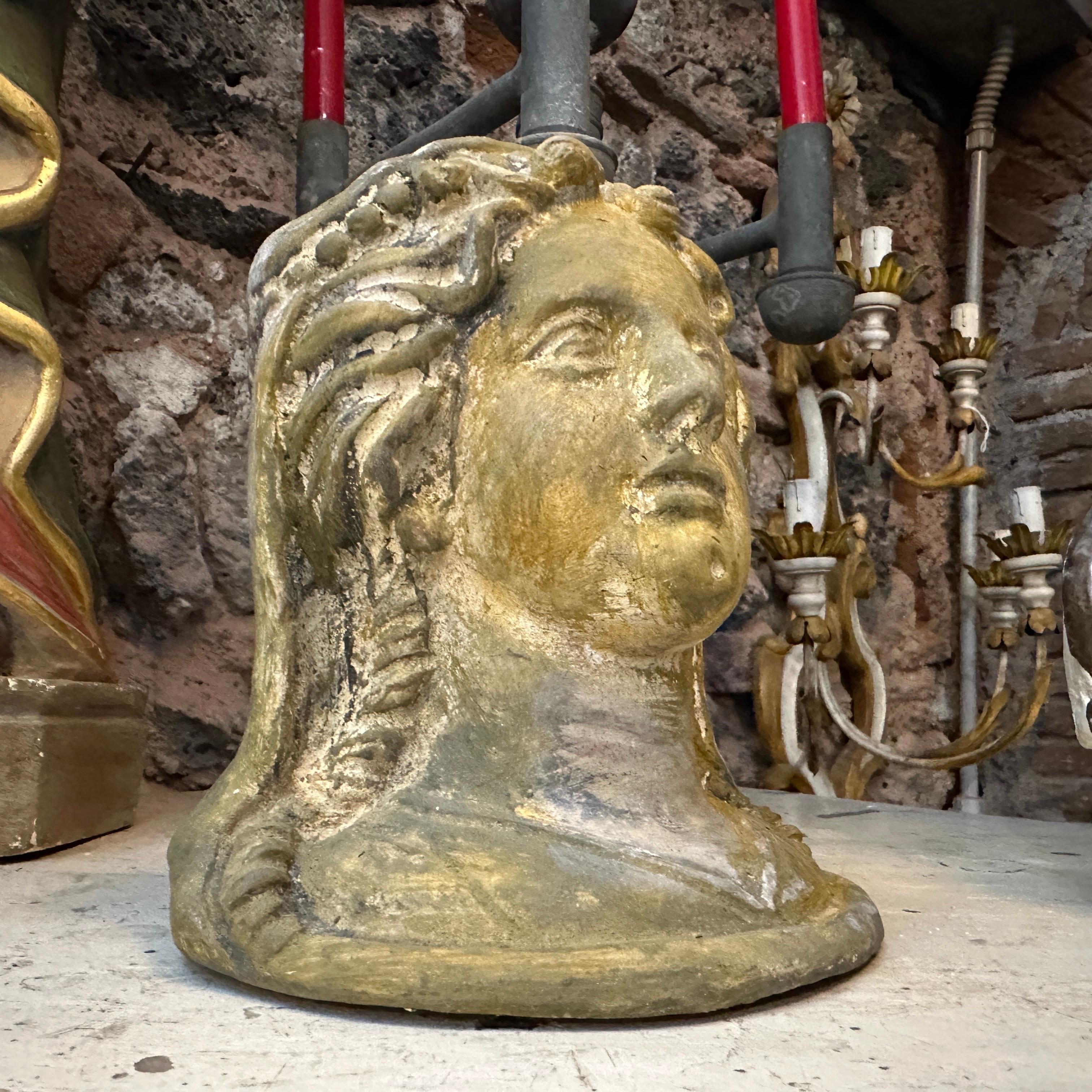 Sculpture sicilienne néoclassique du 20ème siècle en terre cuite faite à la main en vente 2