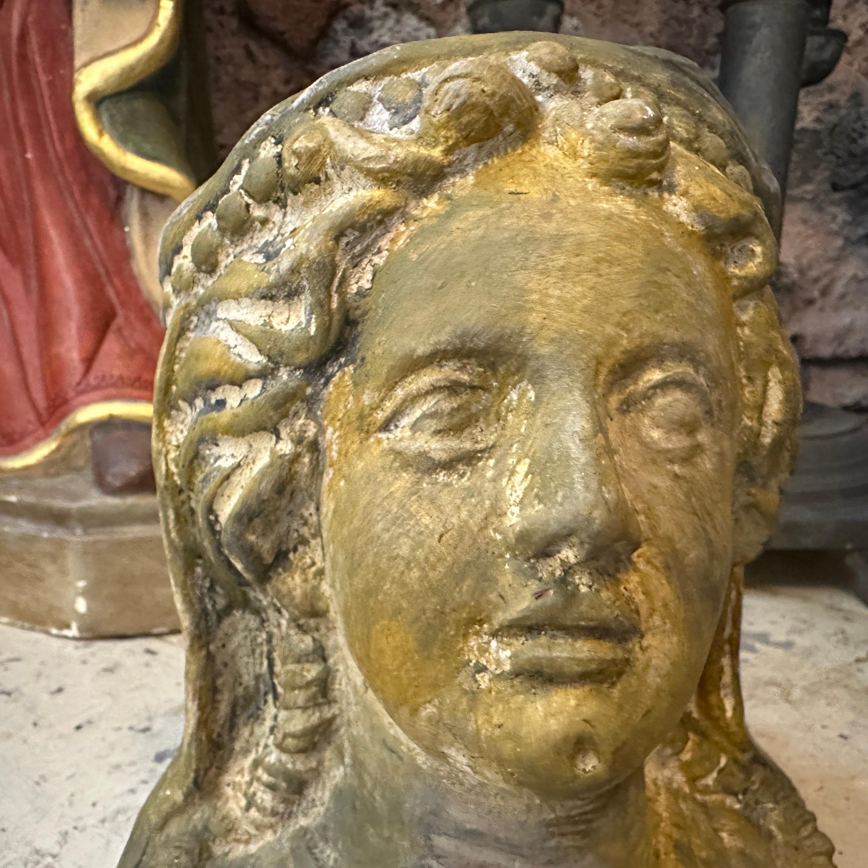 Sculpture sicilienne néoclassique du 20ème siècle en terre cuite faite à la main en vente 3