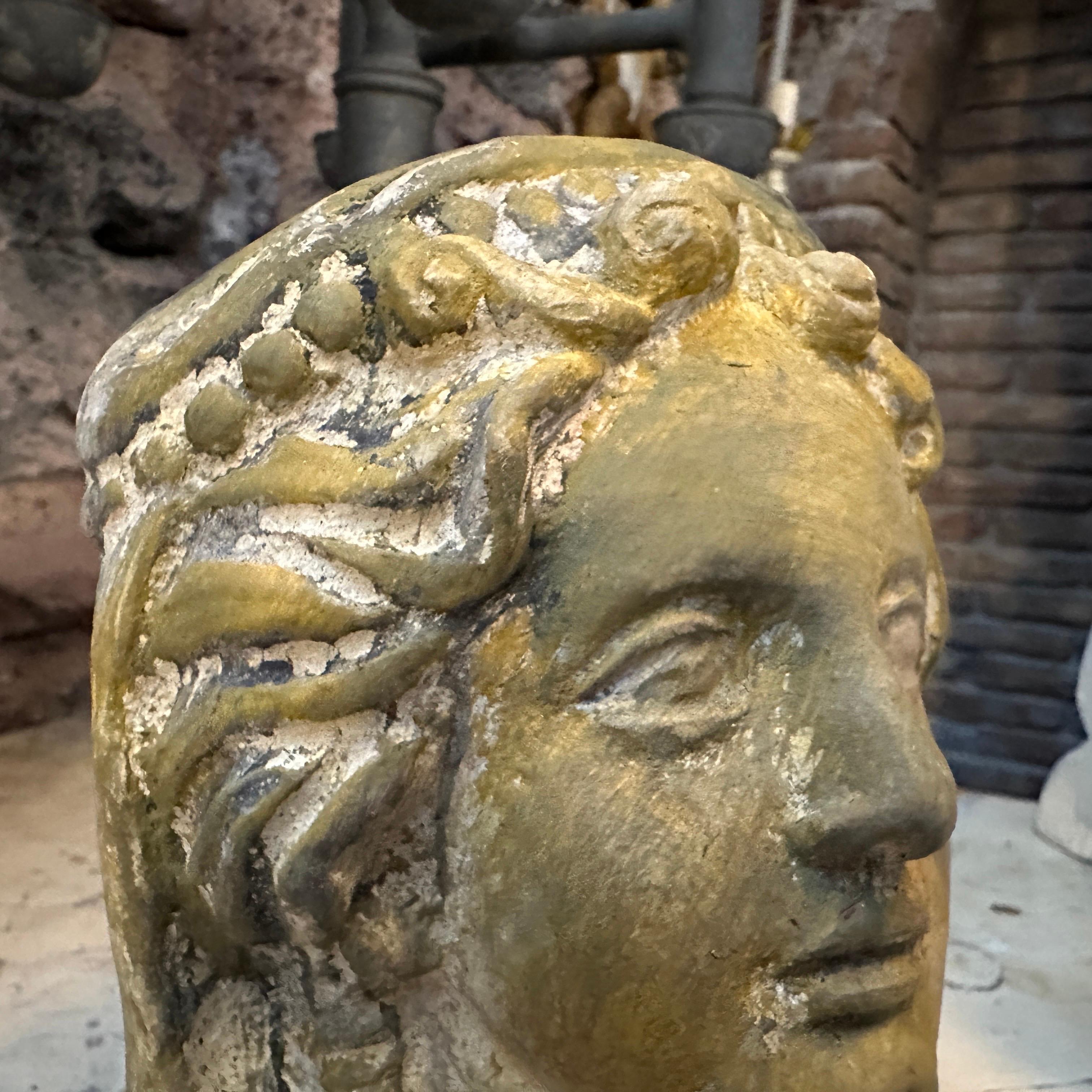 Sicilien Sculpture sicilienne néoclassique du 20ème siècle en terre cuite faite à la main en vente