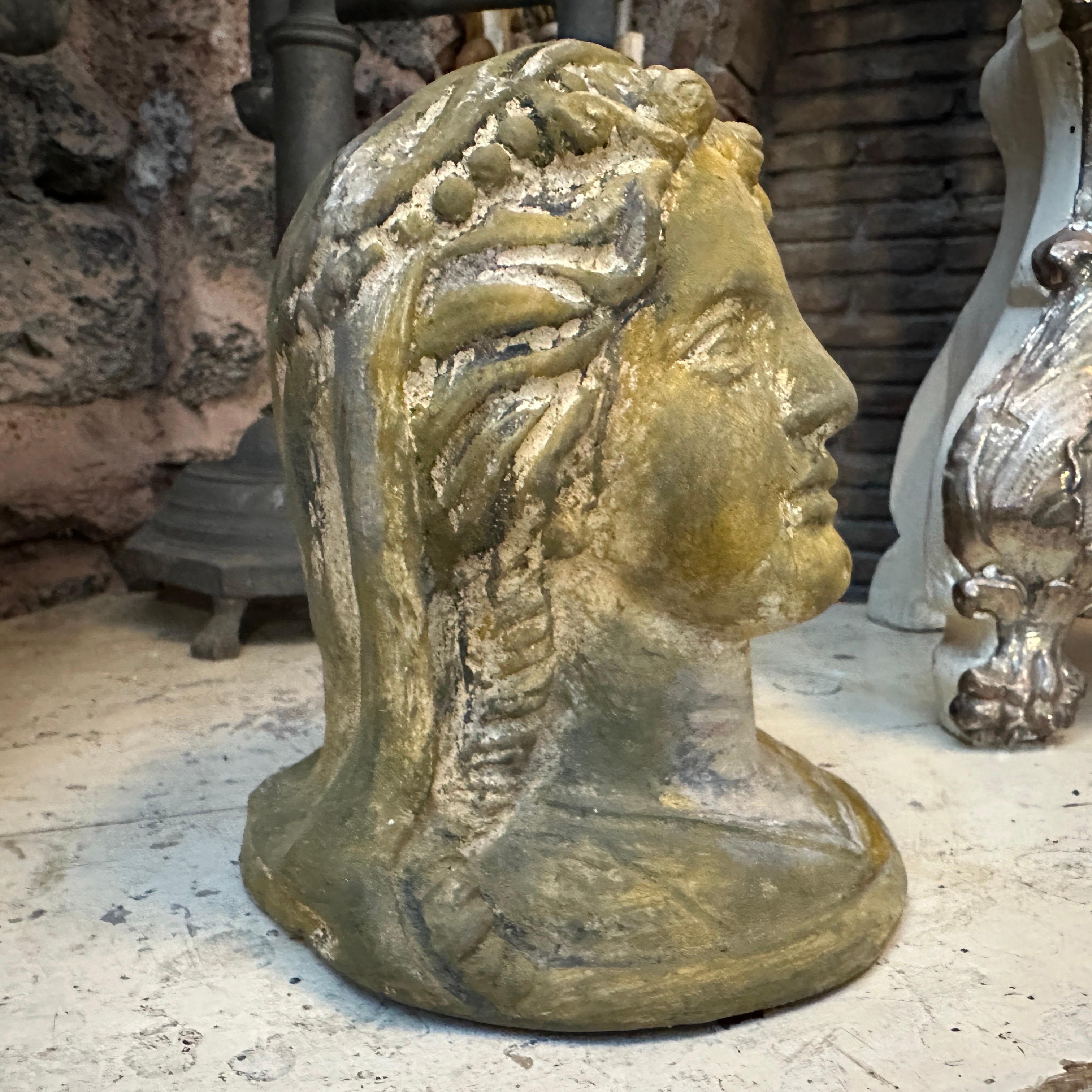 Sculpture sicilienne néoclassique du 20ème siècle en terre cuite faite à la main en vente 1