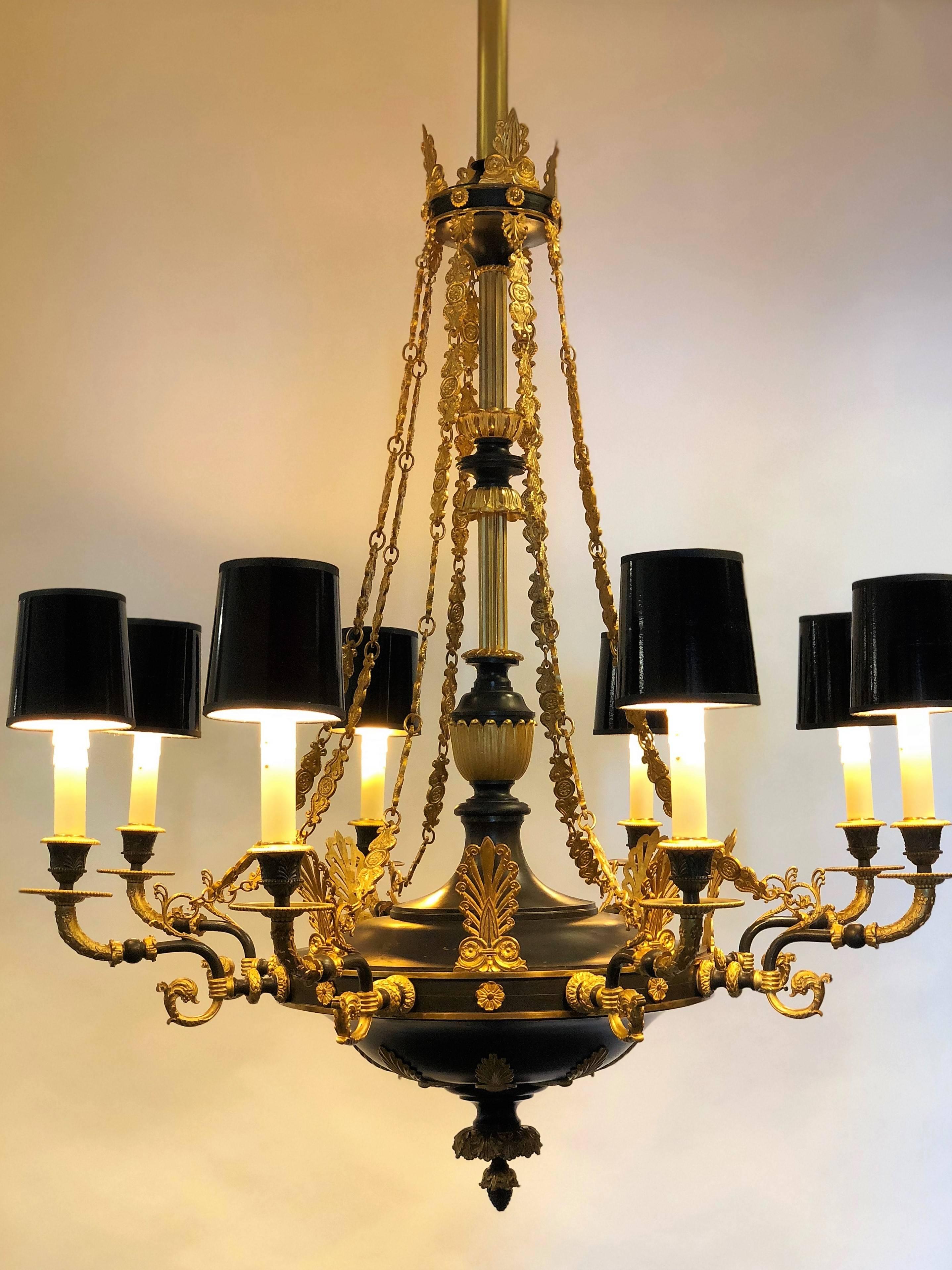 This 20th century Empire neoclassical French gild and patinated eight lights chandelier is recently restored.
Wires has been changed.