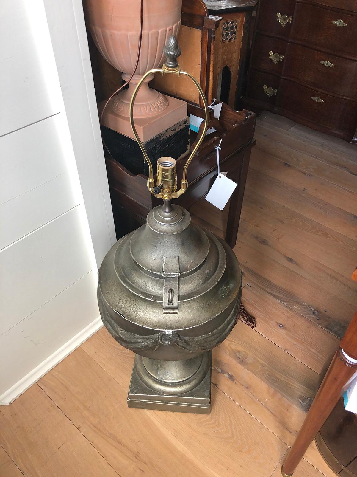 20th Century Neoclassical Italian Patinated Tole Urn as Lamp For Sale 10