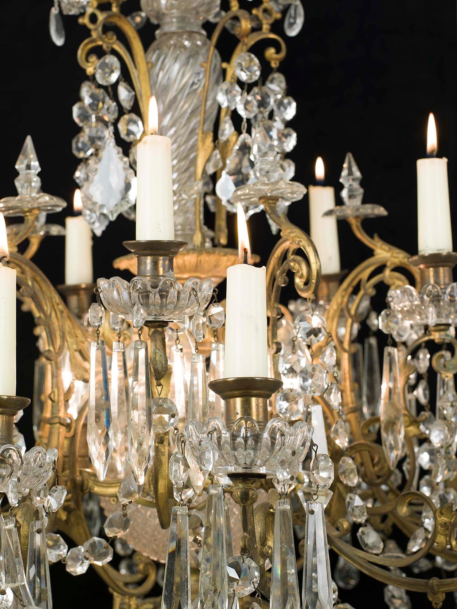 English 20th Century Neoclassical Style Fifteen Candle Chandelier
