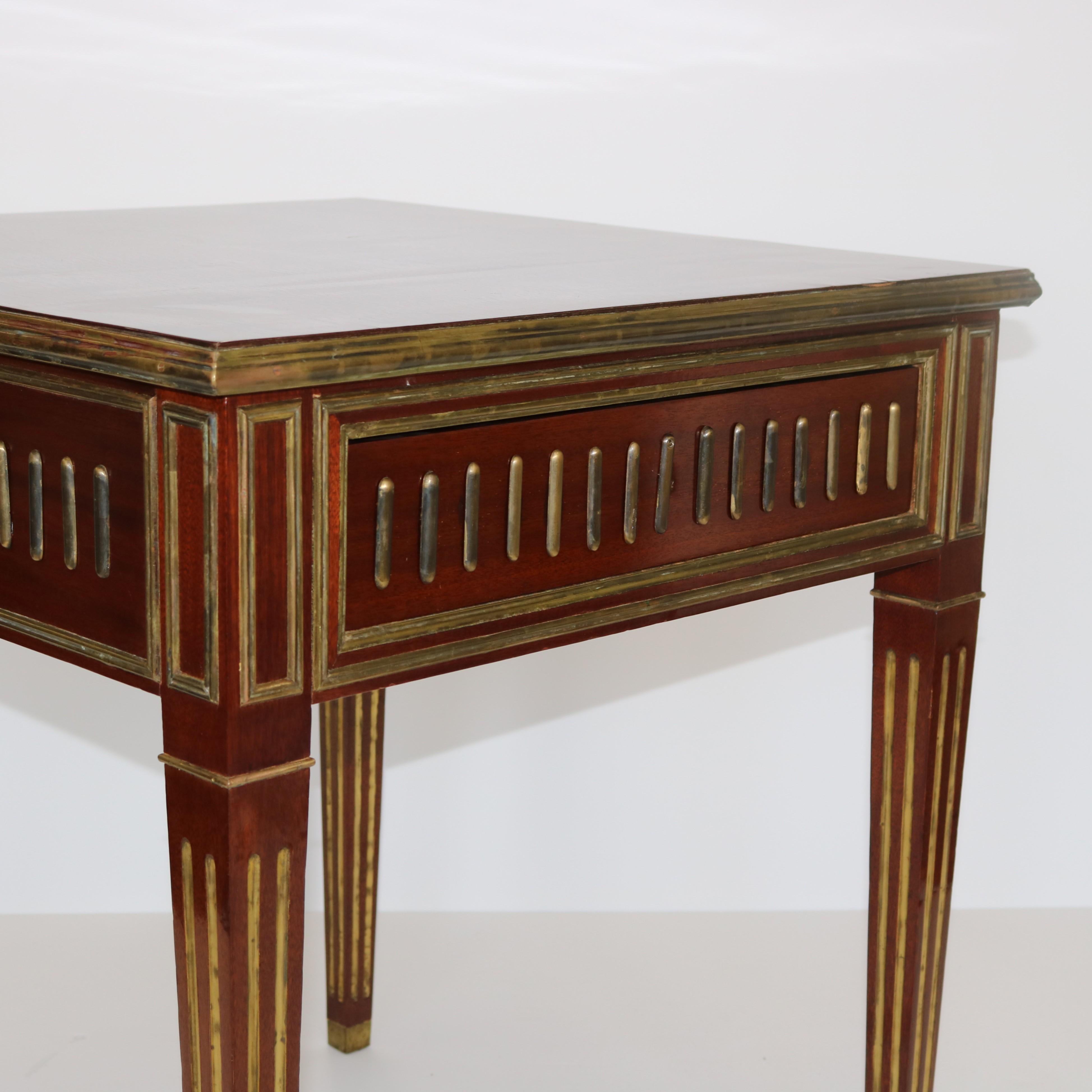 Laiton Table en laiton acajou de style néoclassique du 20e siècle en vente