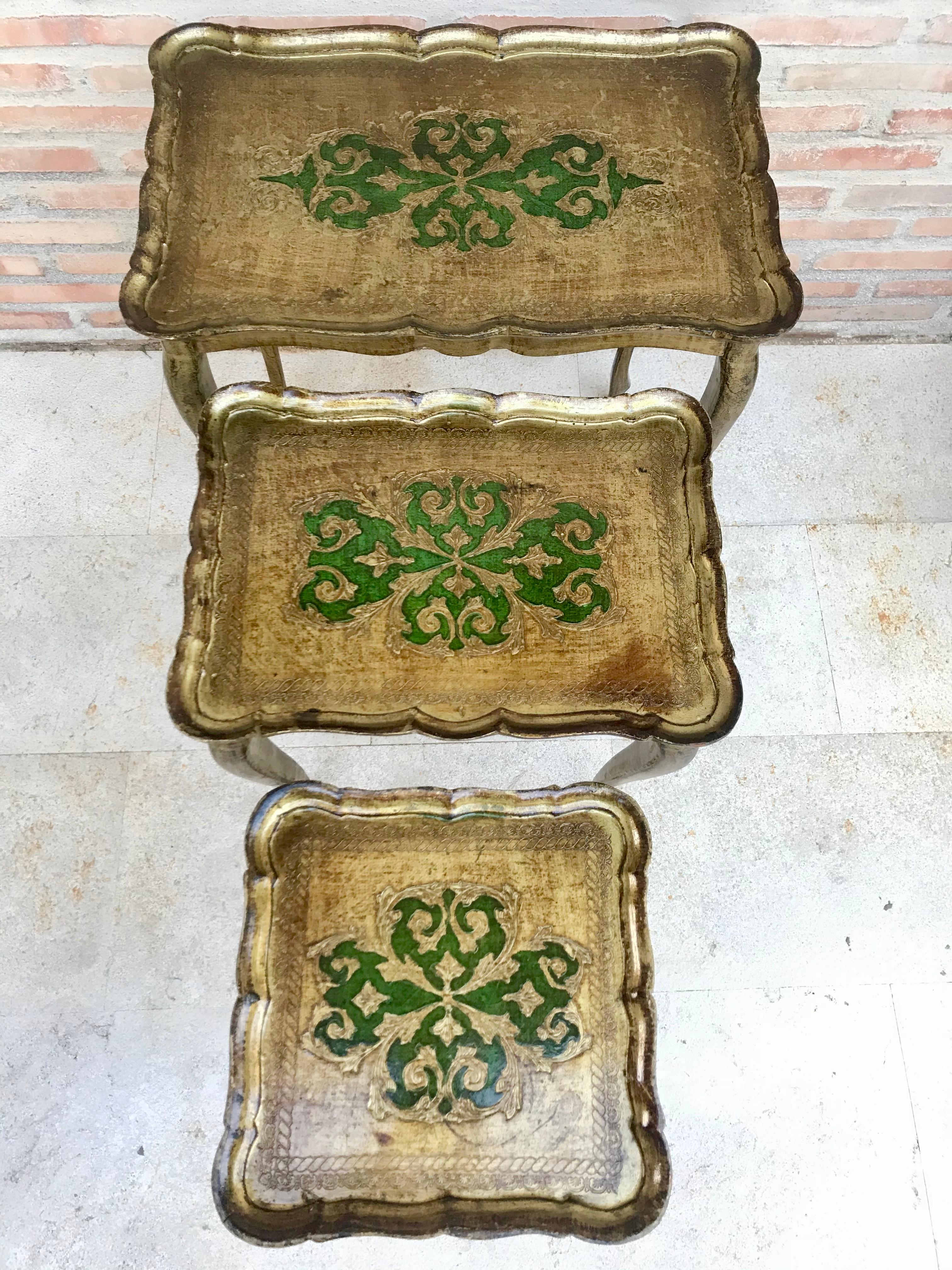 French 20th Century Nest of 3 Giltwood and Carved Side Tables with Cabriole Shaped Legs For Sale