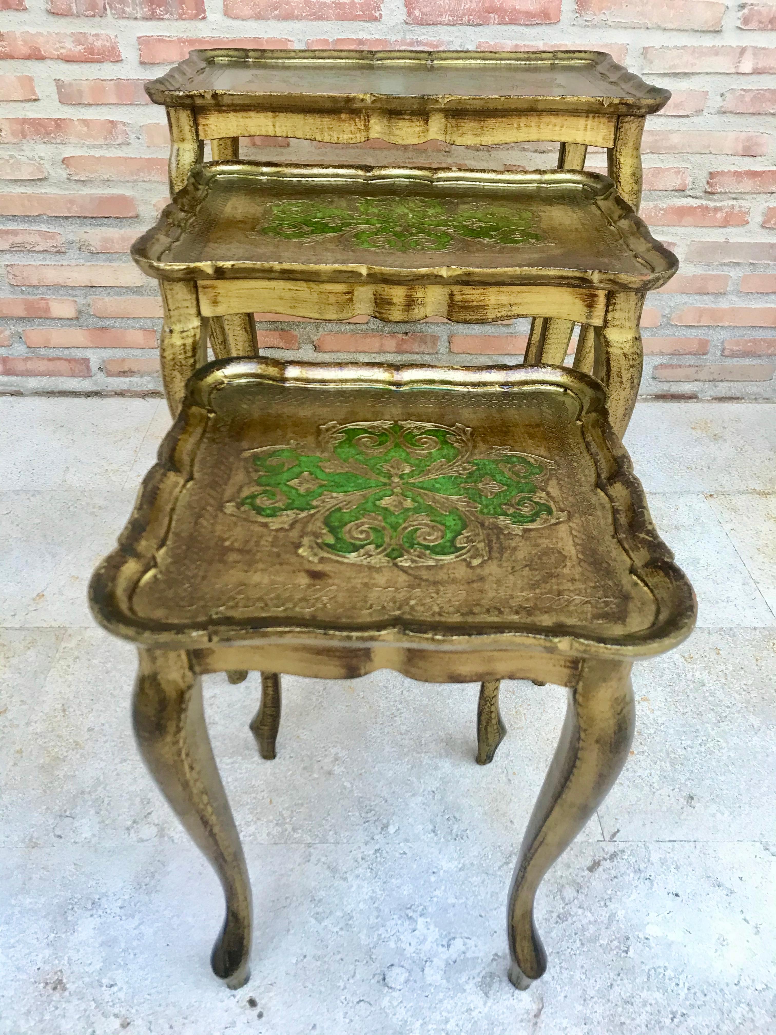 20th Century Nest of 3 Giltwood and Carved Side Tables with Cabriole Shaped Legs For Sale 2
