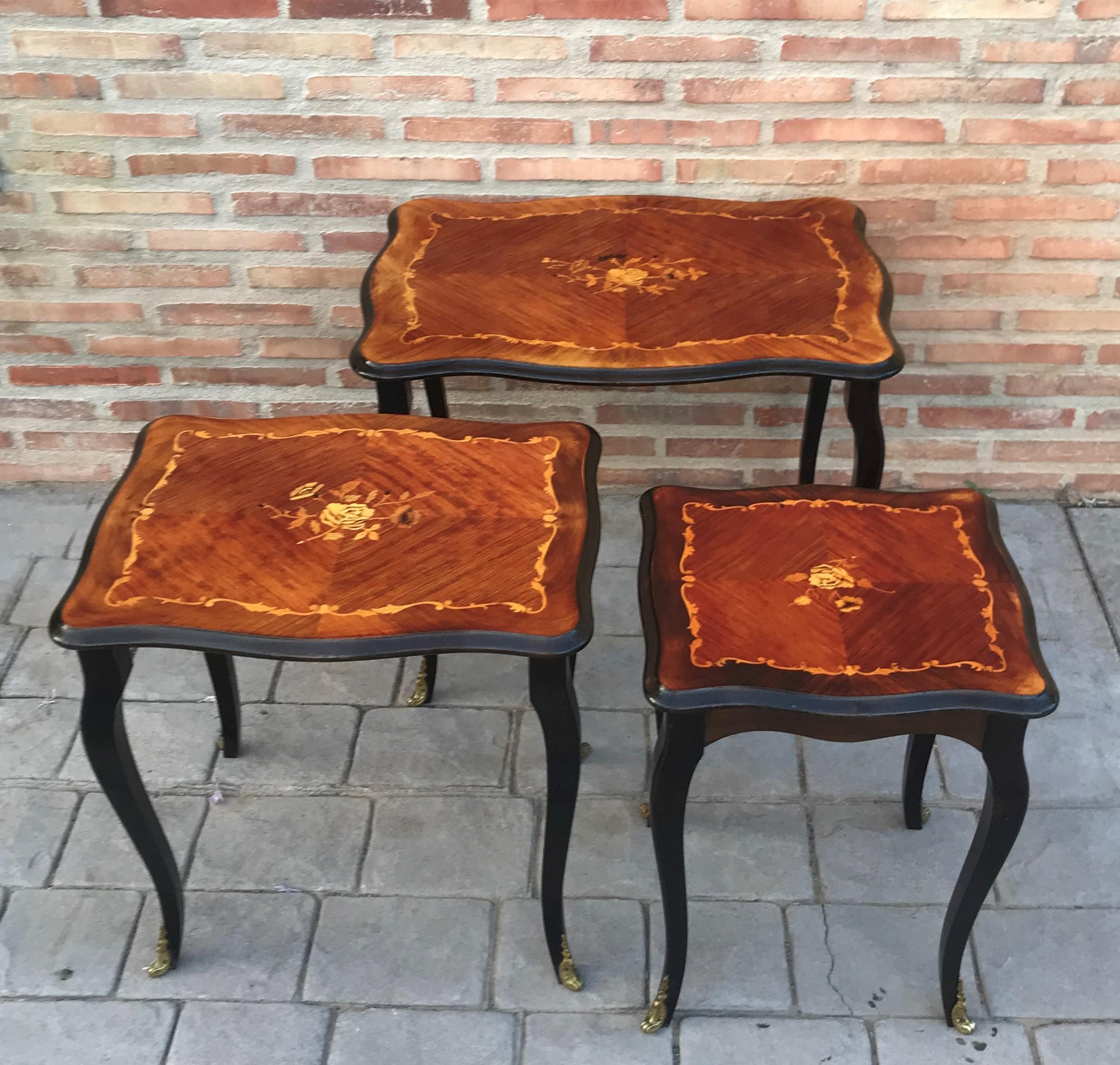 French 20th Century Nest of 3 Marquetry Side Tables with Cabriole Shaped Legs For Sale