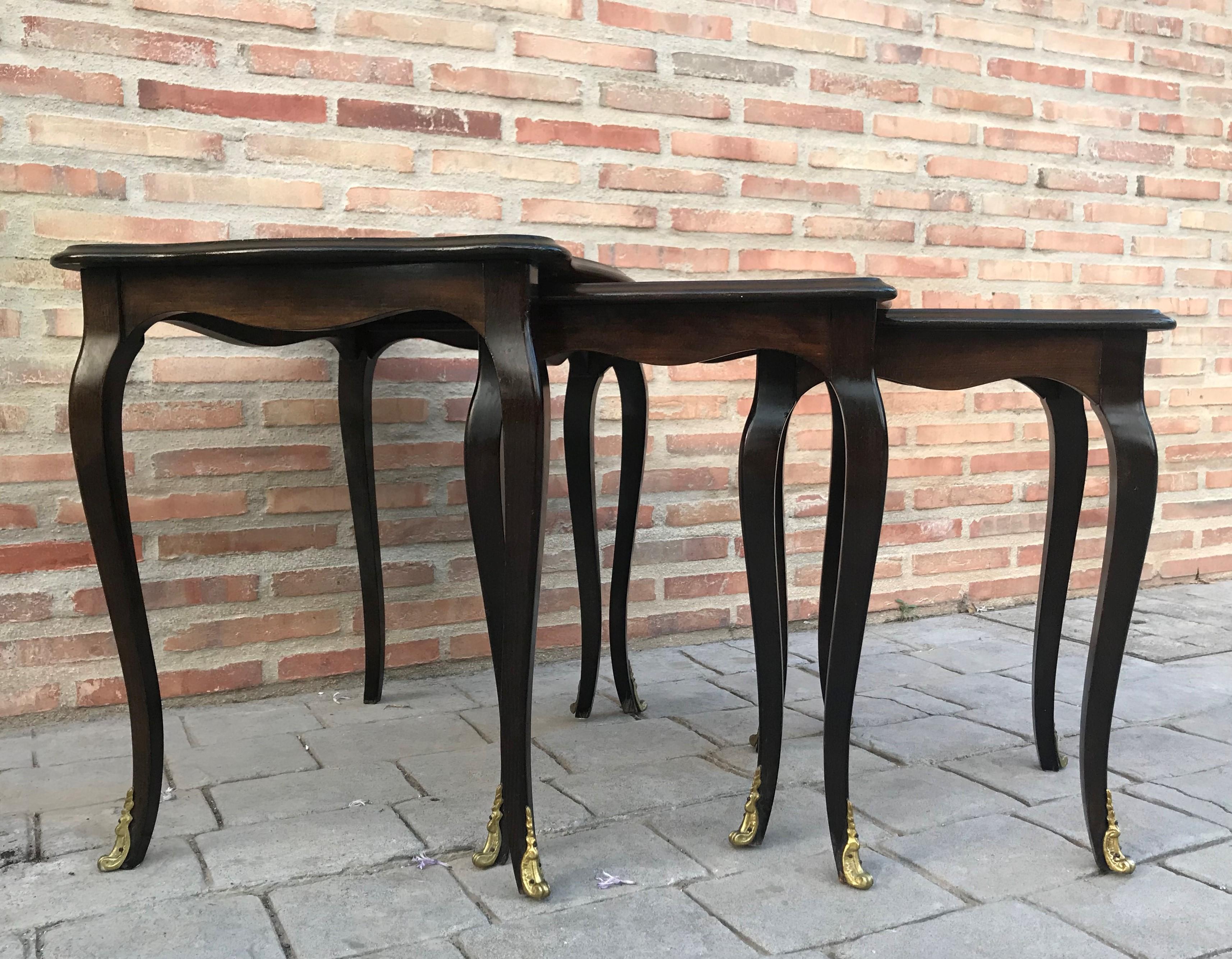 Wood 20th Century Nest of 3 Marquetry Side Tables with Cabriole Shaped Legs For Sale