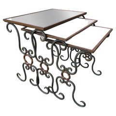 Ensemble de 3 tables en fer forgé peint avec plateau en miroir du 20ème siècle