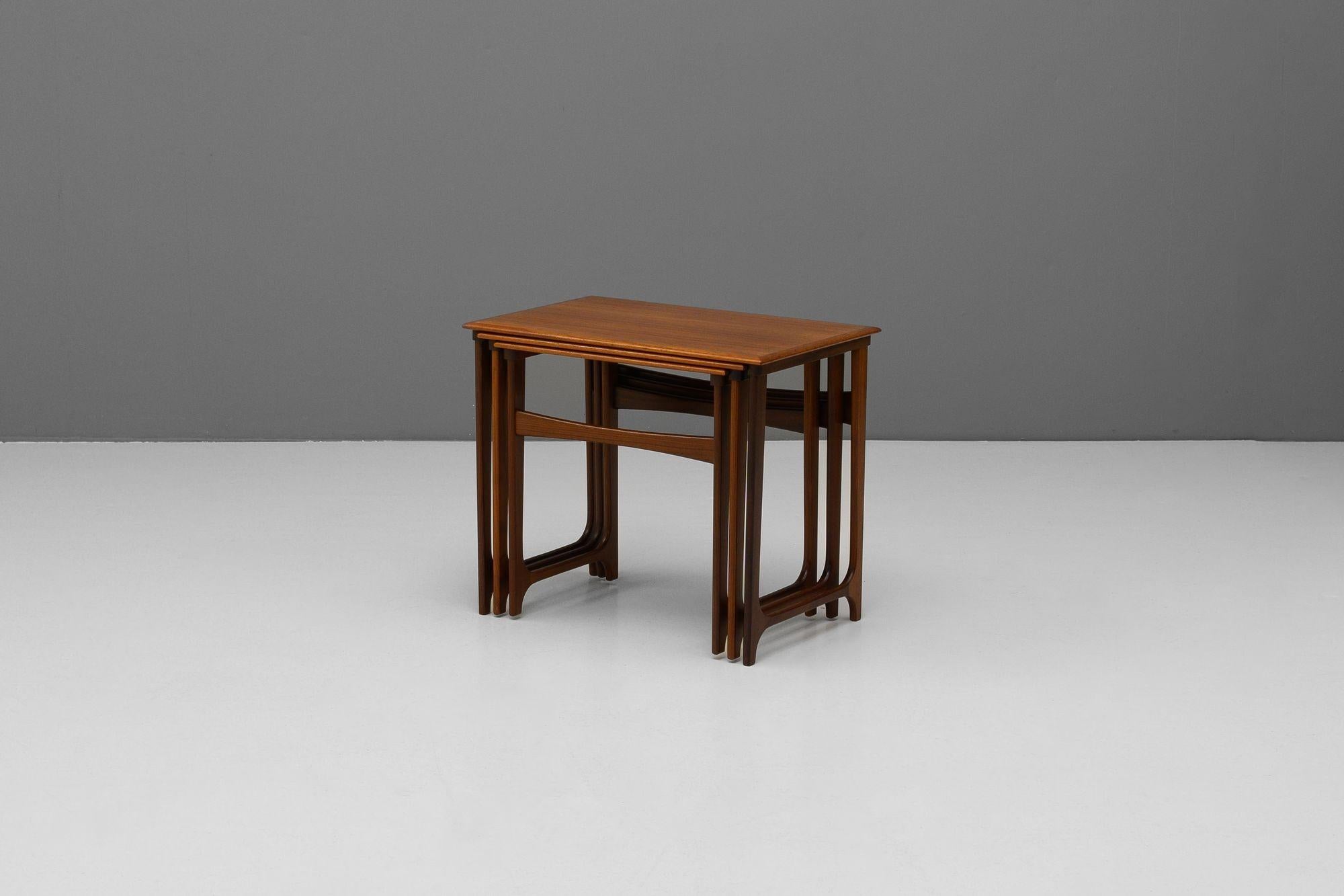 Set of three nest of tables in teak. Circa 1950.
H 51cm x W 60cm x D 38cm