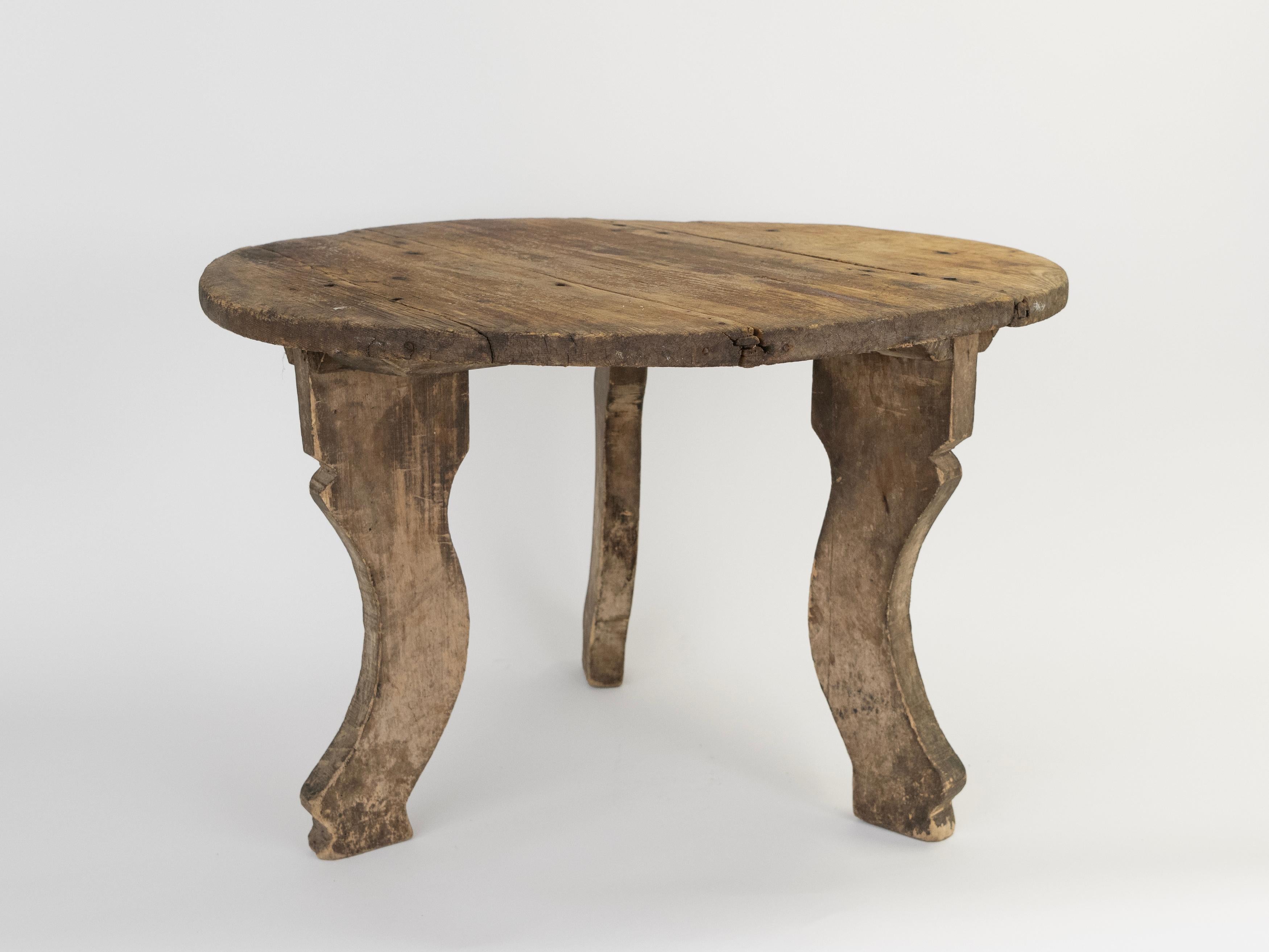 Fait main Table d'appoint / de café / de cocktail en pin patiné du 20e siècle de la Nouvelle-Angleterre en vente