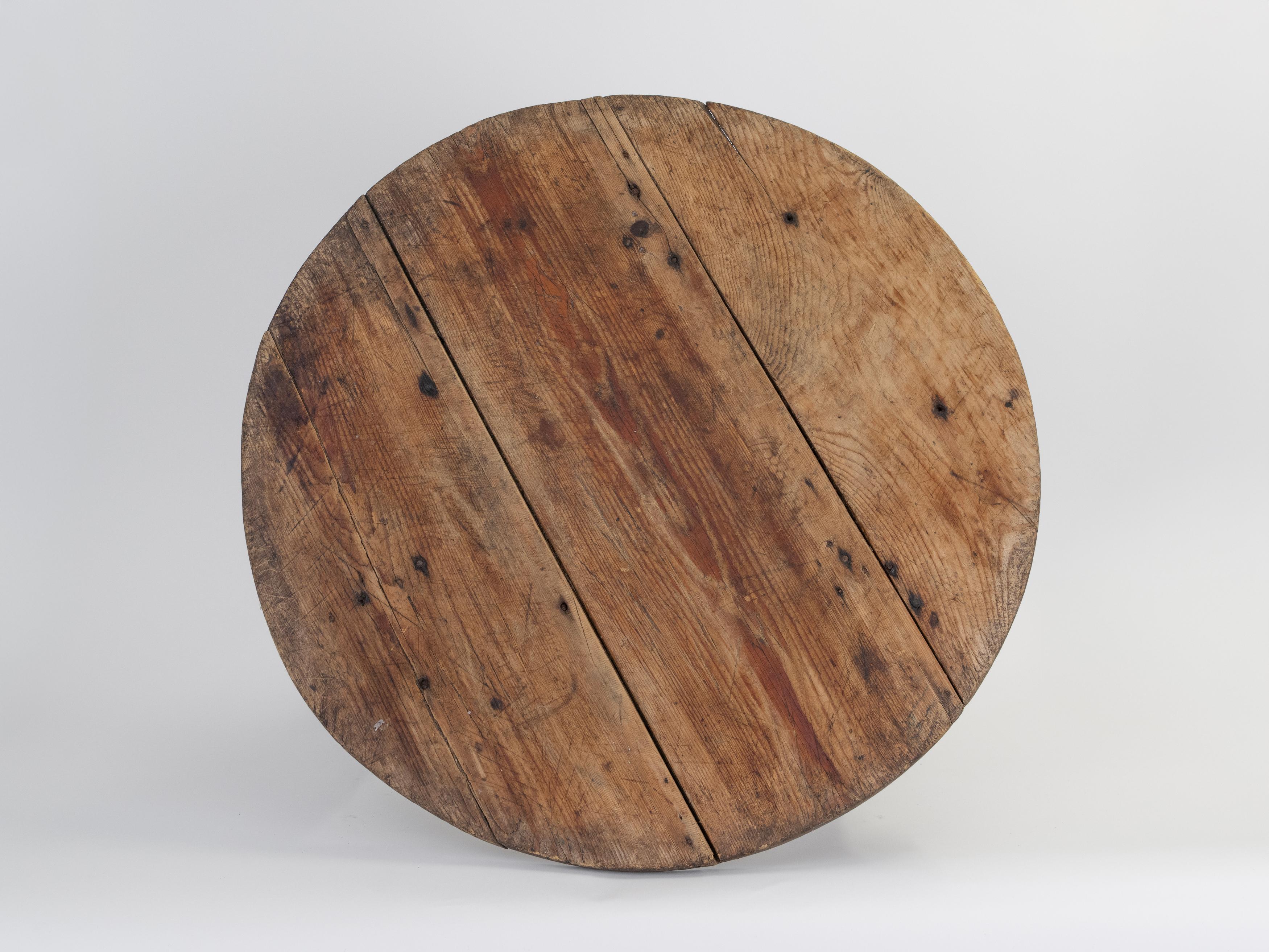 Table d'appoint / de café / de cocktail en pin patiné du 20e siècle de la Nouvelle-Angleterre Bon état - En vente à Wainscott, NY