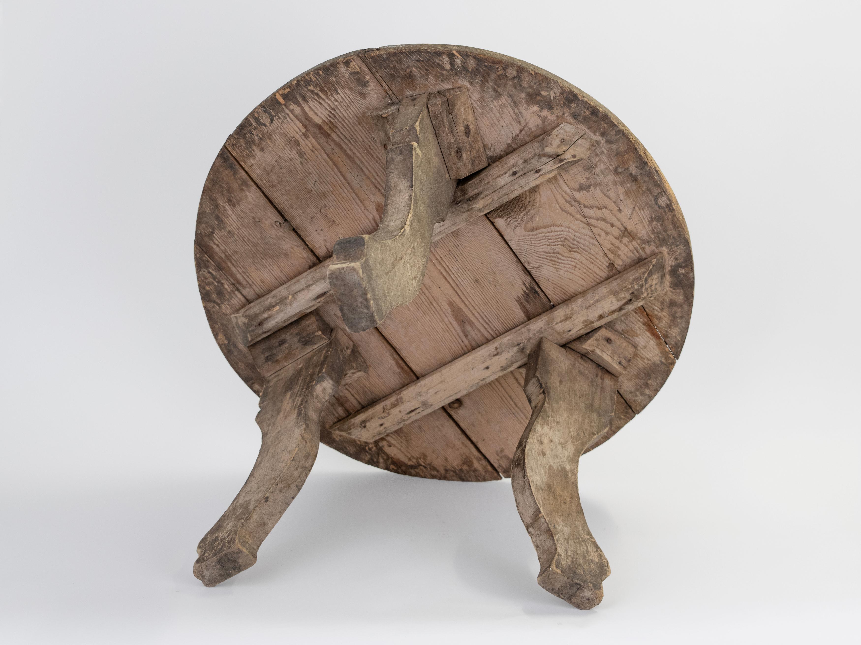 20ième siècle Table d'appoint / de café / de cocktail en pin patiné du 20e siècle de la Nouvelle-Angleterre en vente