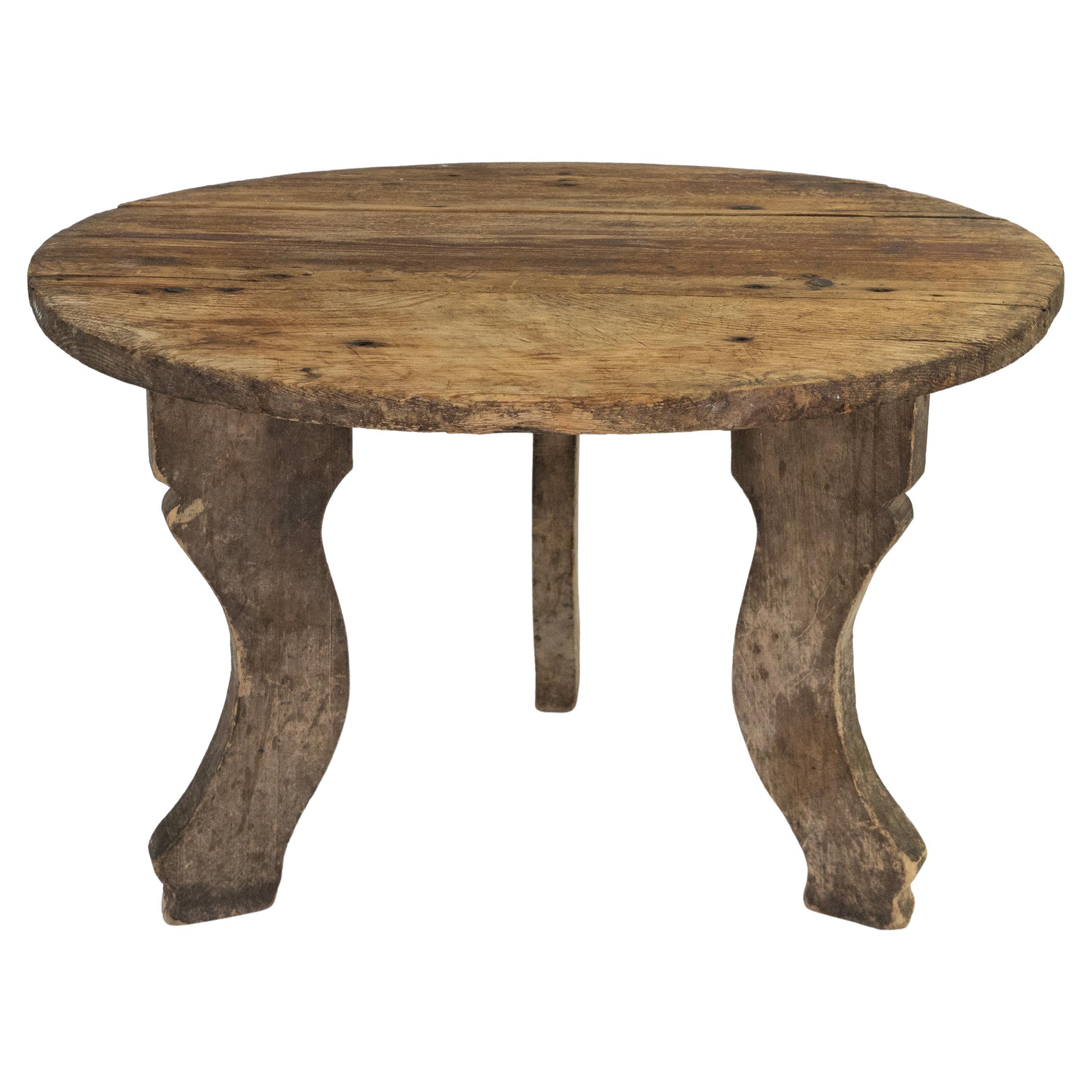 Table d
appoint / de café / de cocktail en pin patiné du 20e siècle de la Nouvelle-Angleterre