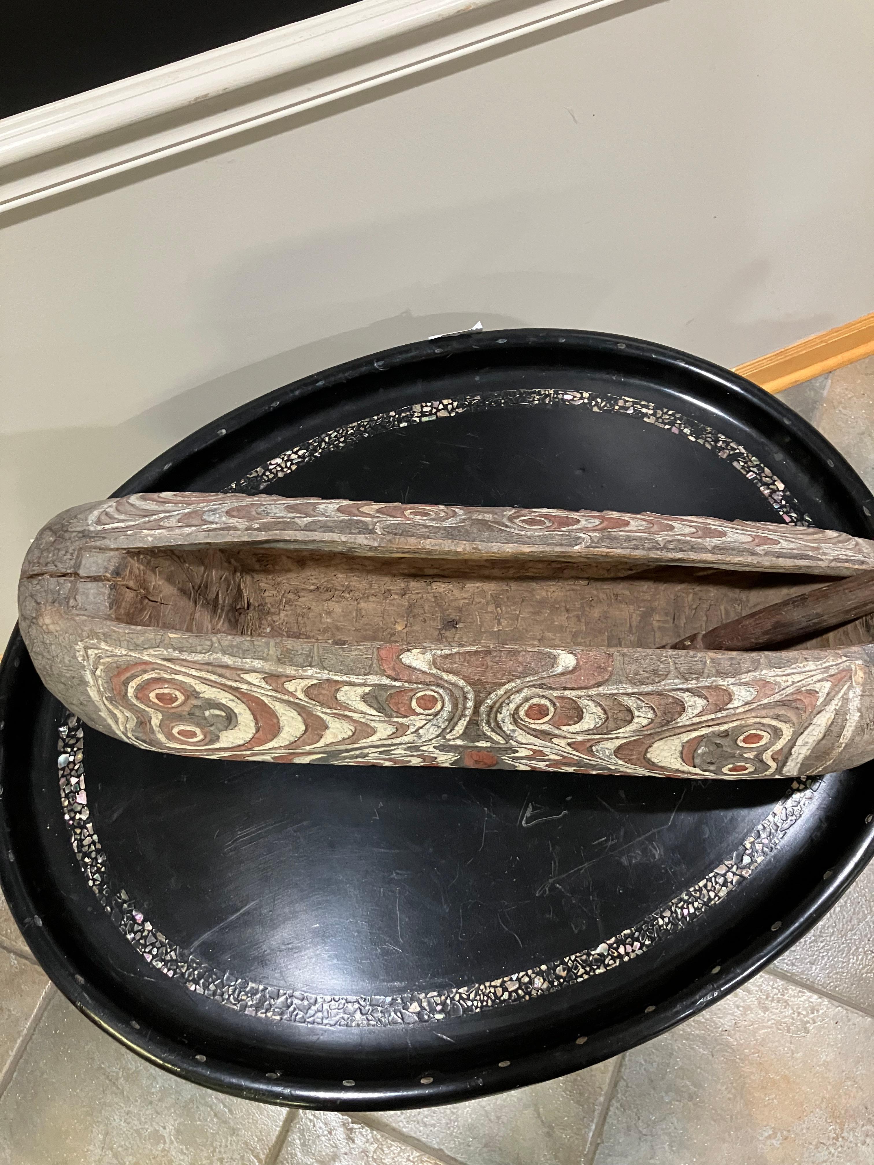 20th Century New Guinea Drum with Drumstick (20. Jahrhundert) im Angebot