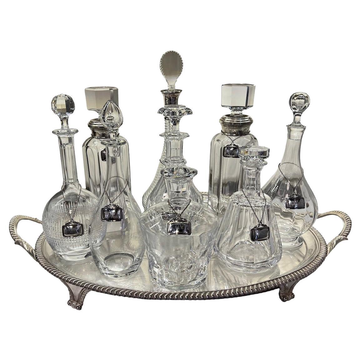 Nove decanter in cristallo del XX secolo e nove etichette in argento sterling di Georg Jensen