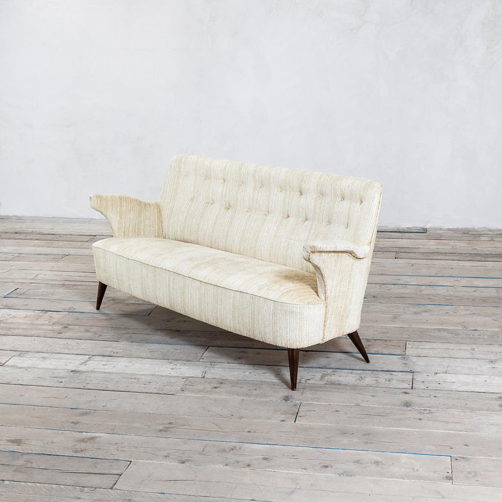 Italian 20th Century Nino Zoncada Sofa in Wood and White Fabric Upholstery