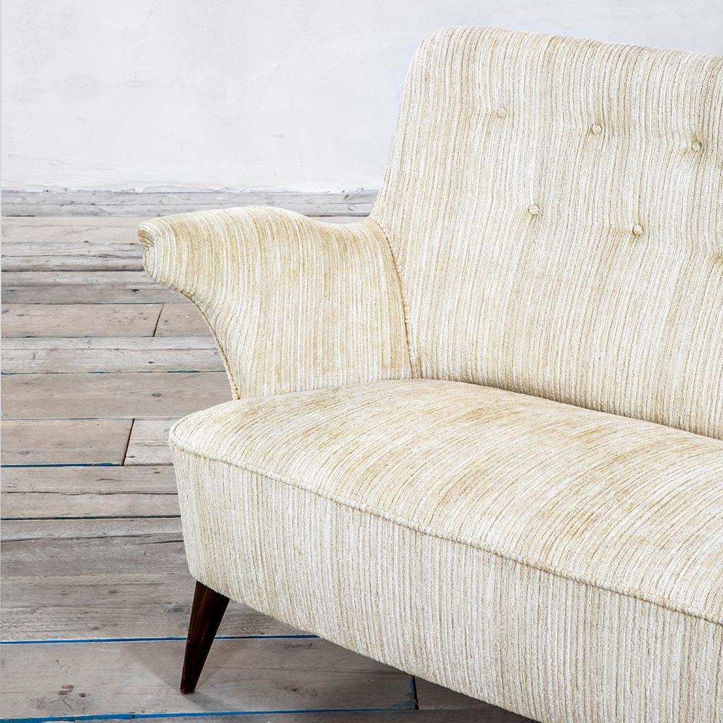 Mid-20th Century 20th Century Nino Zoncada Sofa in Wood and White Fabric Upholstery